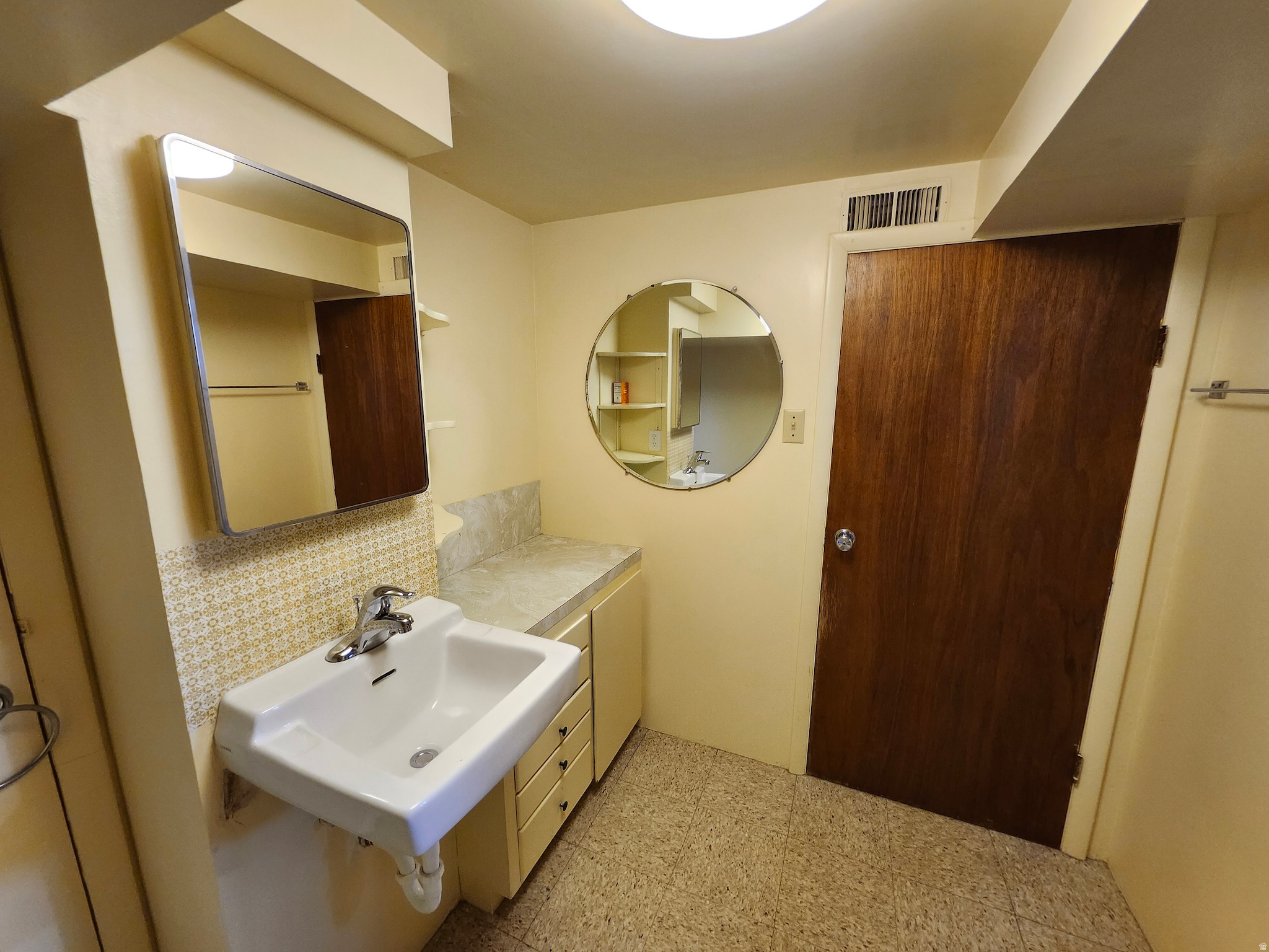 Morgan, Utah, 84050, United States, 5 Bedrooms Bedrooms, ,1 BathroomBathrooms,Residential,For Sale,1991972