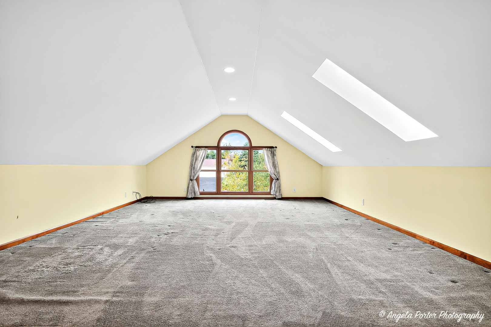 Crystal Lake, Illinois, 60012, United States, 4 Bedrooms Bedrooms, ,3 BathroomsBathrooms,Residential,For Sale,1982844