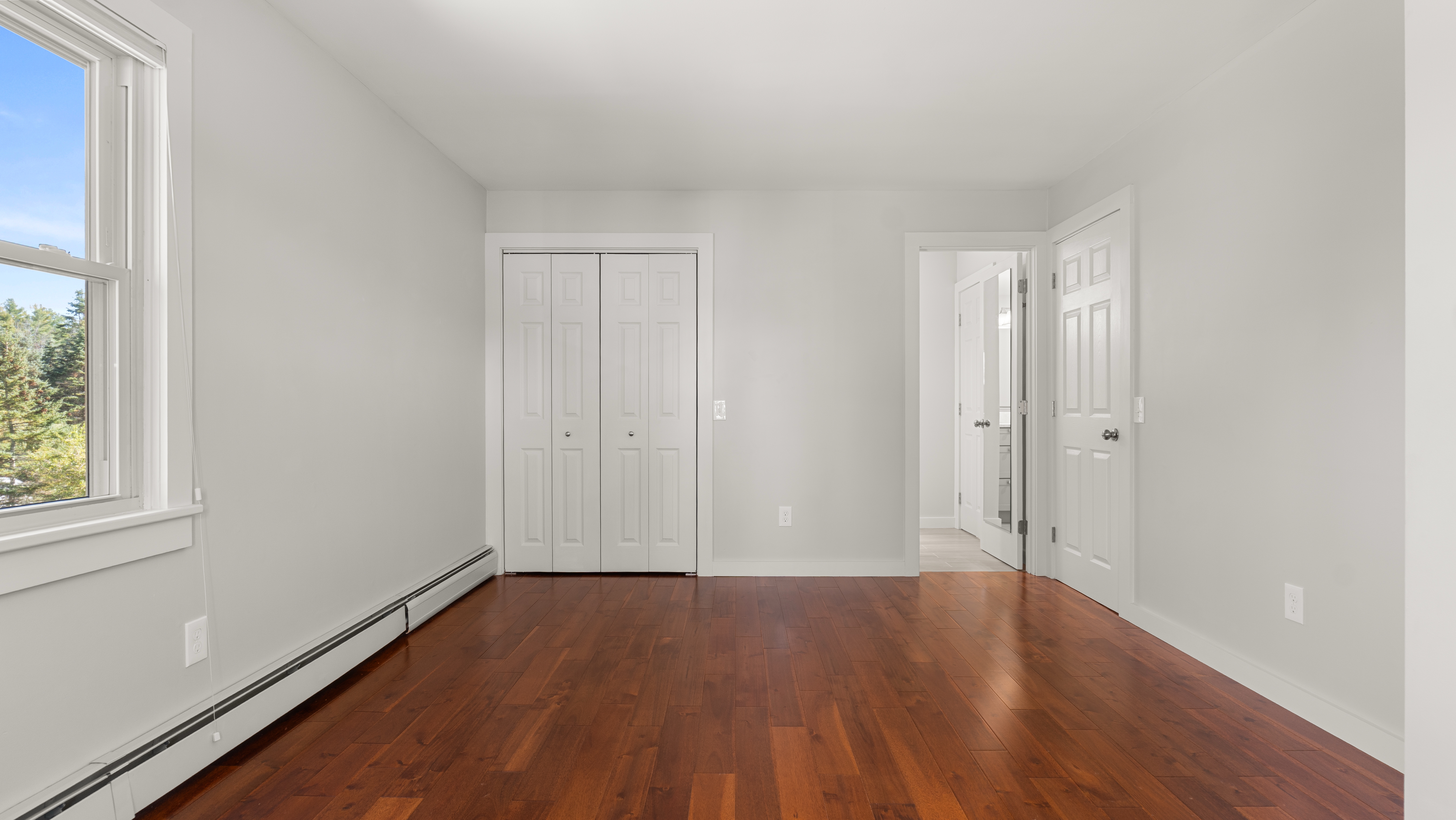  Move-In Ready Pittsfield Raised Ranch  Updated 3-Bed with Heated 3-Bay Detached - 物件實景