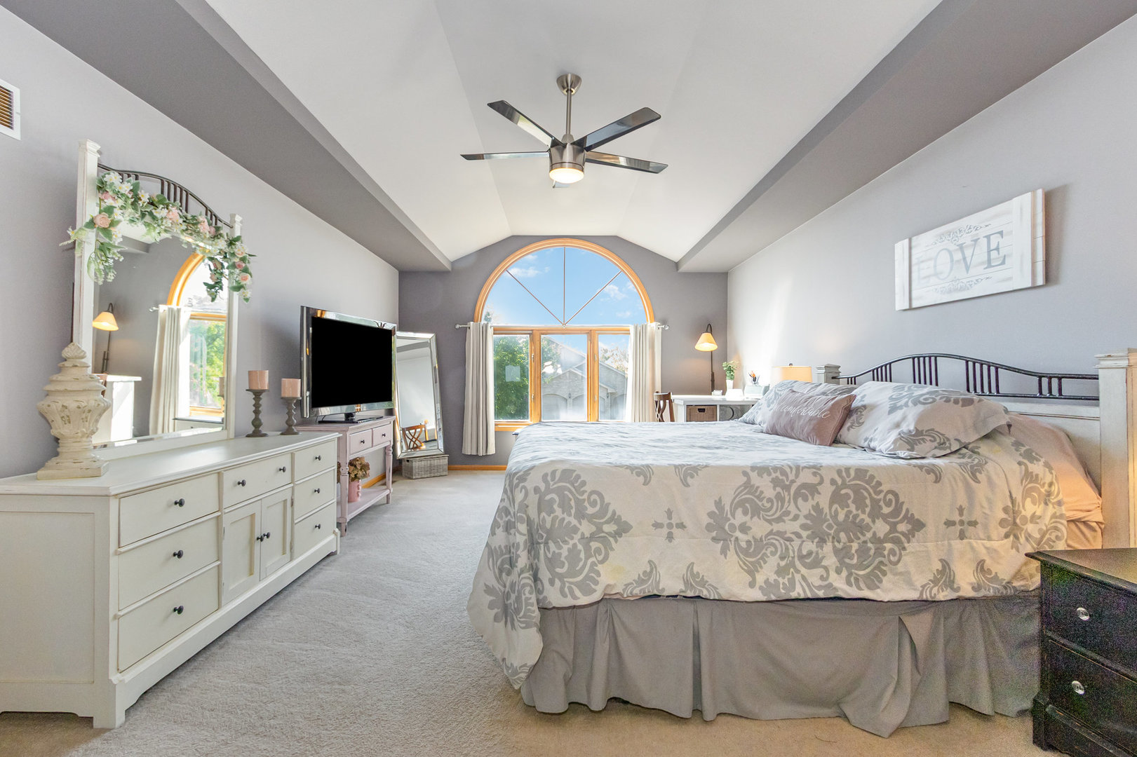 Frankfort, Illinois, 60423, United States, 4 Bedrooms Bedrooms, ,3 BathroomsBathrooms,Residential,For Sale,1973691