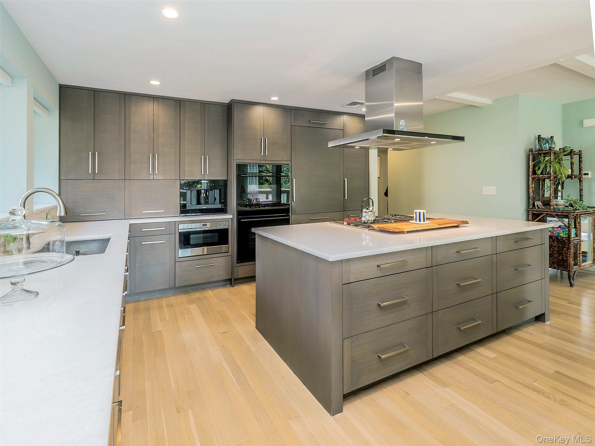  14 Highland Place, Sea Cliff, NY, 11579 - 物件實景
