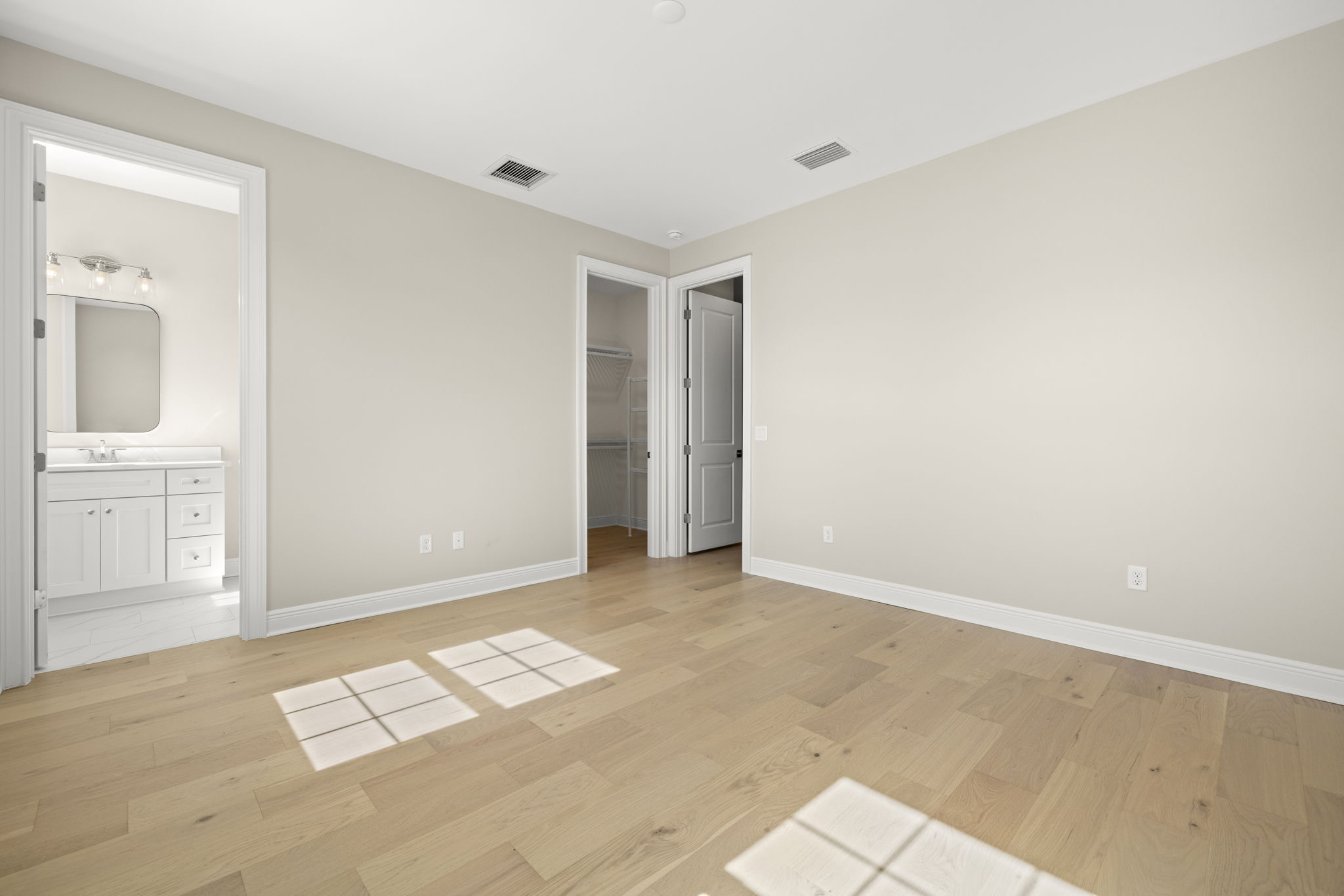 Tampa, Florida, 33629, United States, 4 Bedrooms Bedrooms, ,5 BathroomsBathrooms,Residential,For Sale,1986126