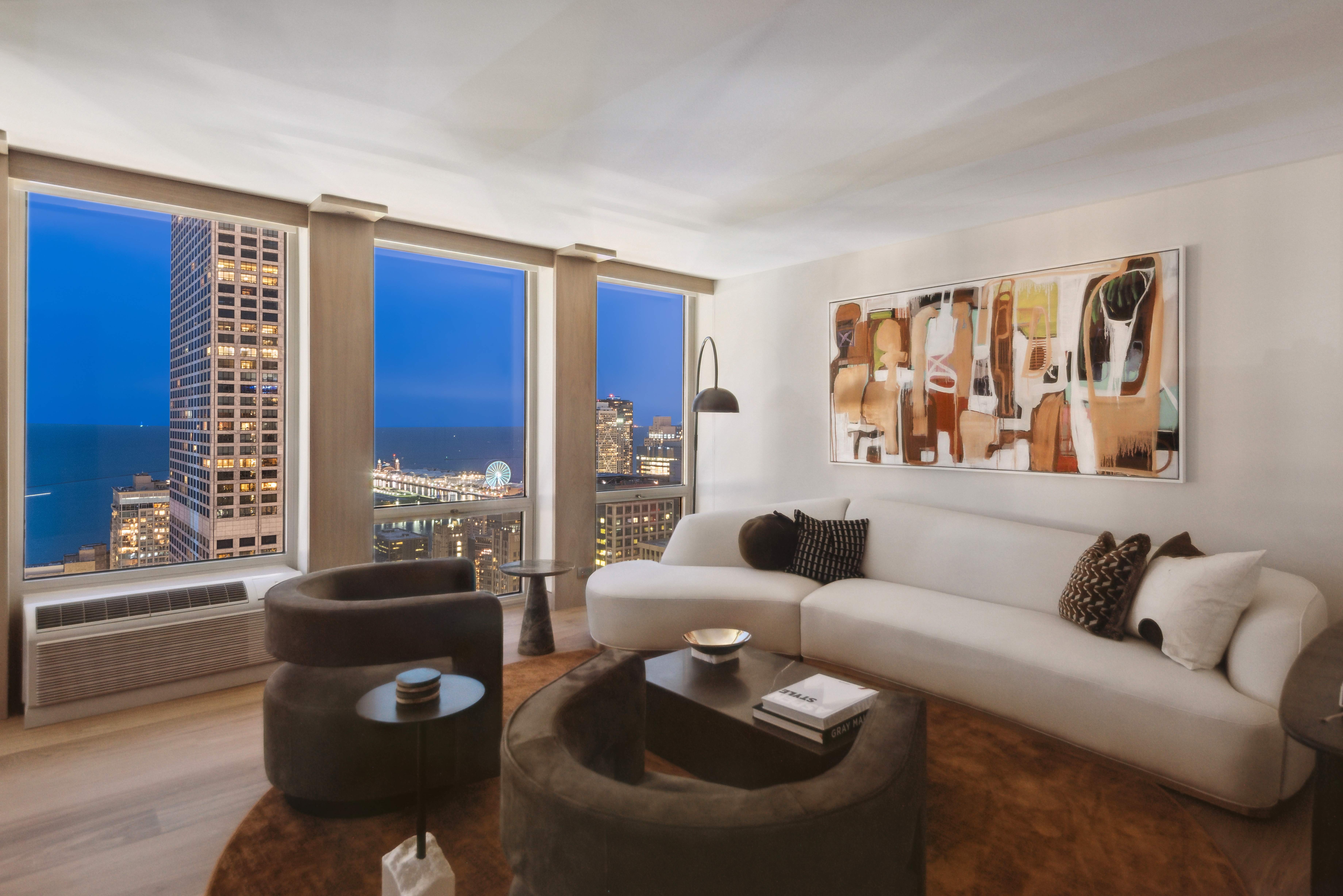  Absolutely Stunning, Penthouse Level Furnished Condo - 物件實景