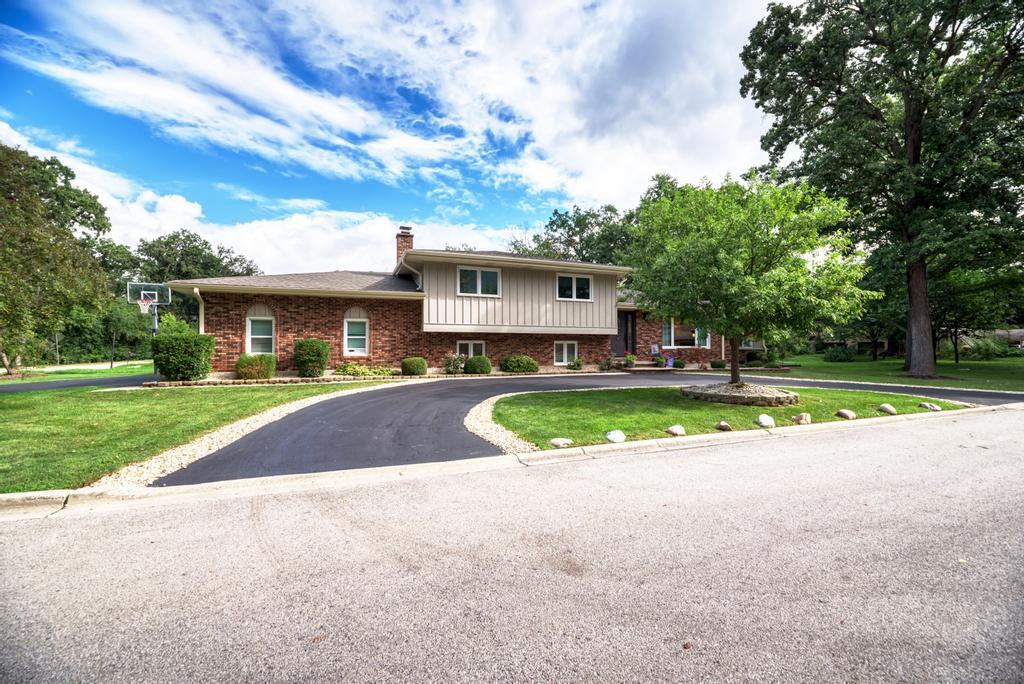Wood Dale, Illinois, 60191, United States, 4 Bedrooms Bedrooms, ,3 BathroomsBathrooms,Residential,For Sale,1944958