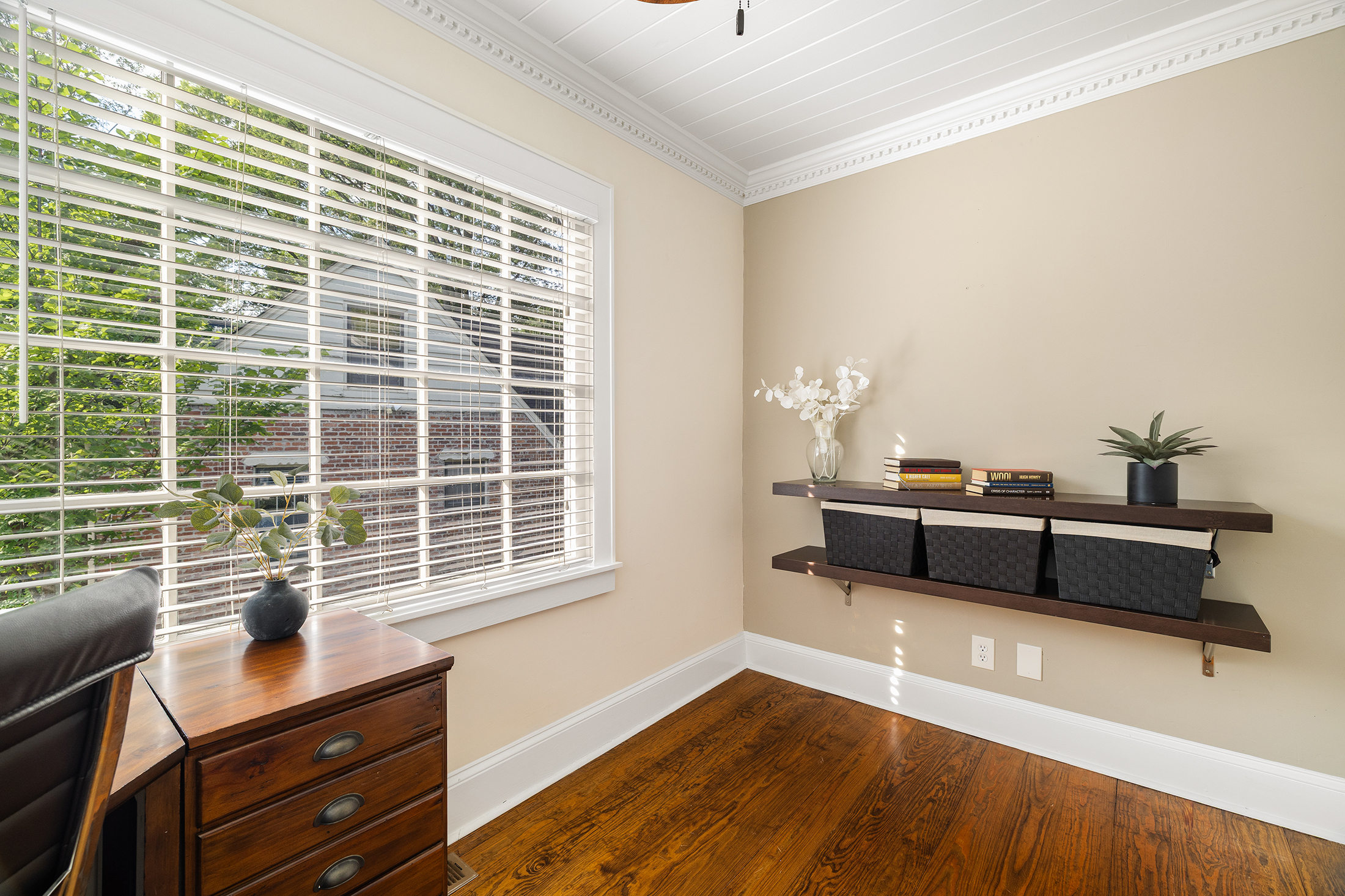  Charming Bungalow in the Heart of Sought-after Brookwood - 物件實景