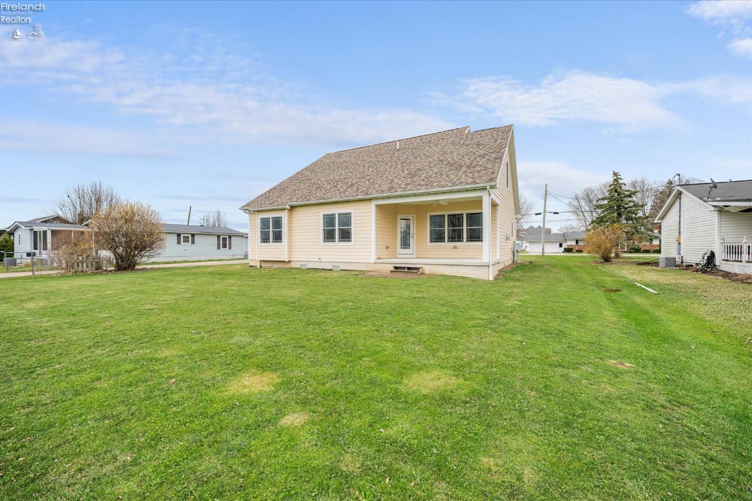 Marblehead, Ohio, 43440, United States, 4 Bedrooms Bedrooms, ,3 BathroomsBathrooms,Residential,For Sale,1921808