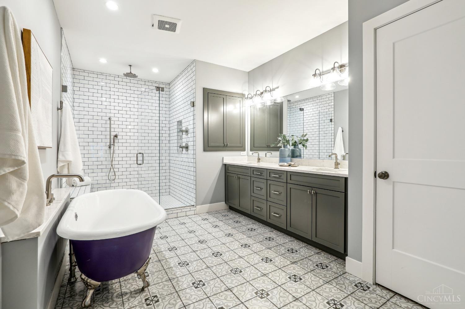 Cincinnati, Ohio, 45202, United States, 4 Bedrooms Bedrooms, ,5 BathroomsBathrooms,Residential,For Sale,1901834