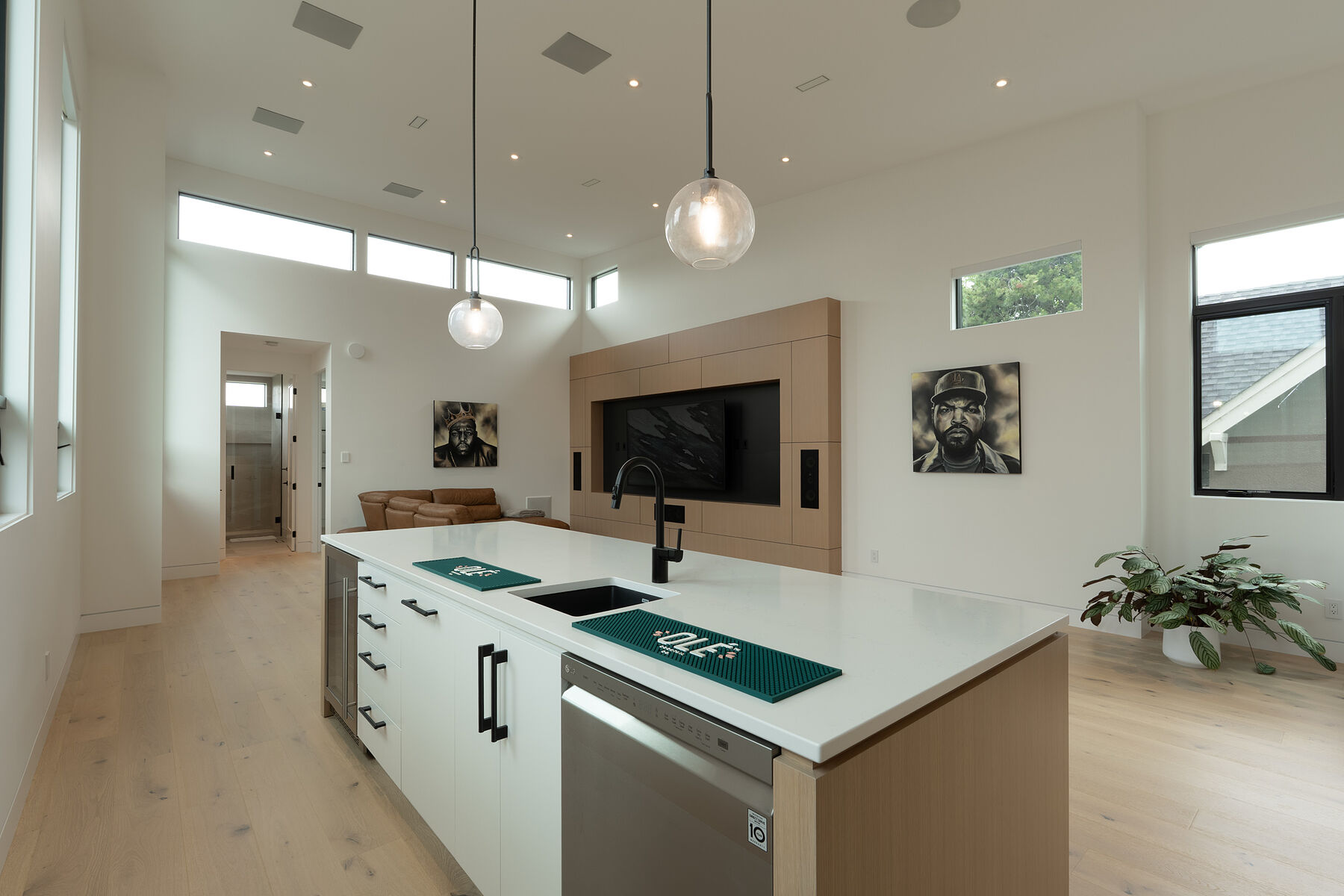  Luxury on the Abbott Corridor - 物件實景