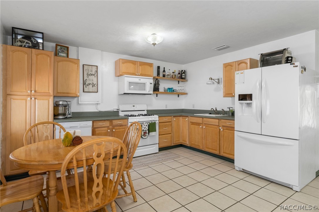 Dunnellon, Florida, 34431, United States, 4 Bedrooms Bedrooms, ,2 BathroomsBathrooms,Residential,For Sale,1920438