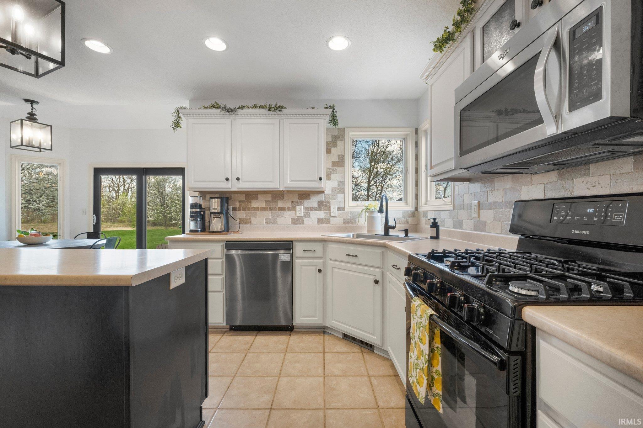 Leo, Indiana, 46765-9347, United States, 4 Bedrooms Bedrooms, ,5 BathroomsBathrooms,Residential,For Sale,1975042