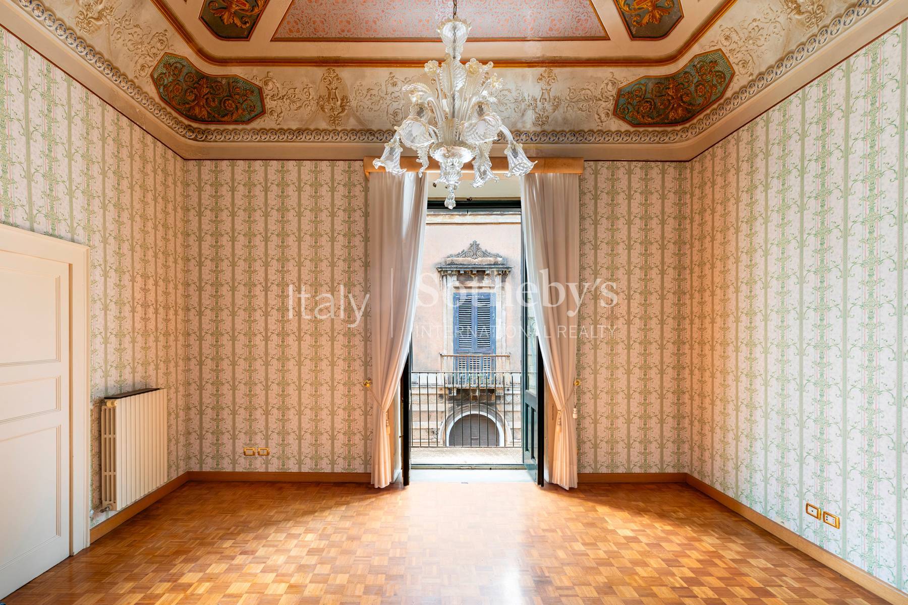  A prestigious stately home with large terraces overlooking the high street - 物件實景