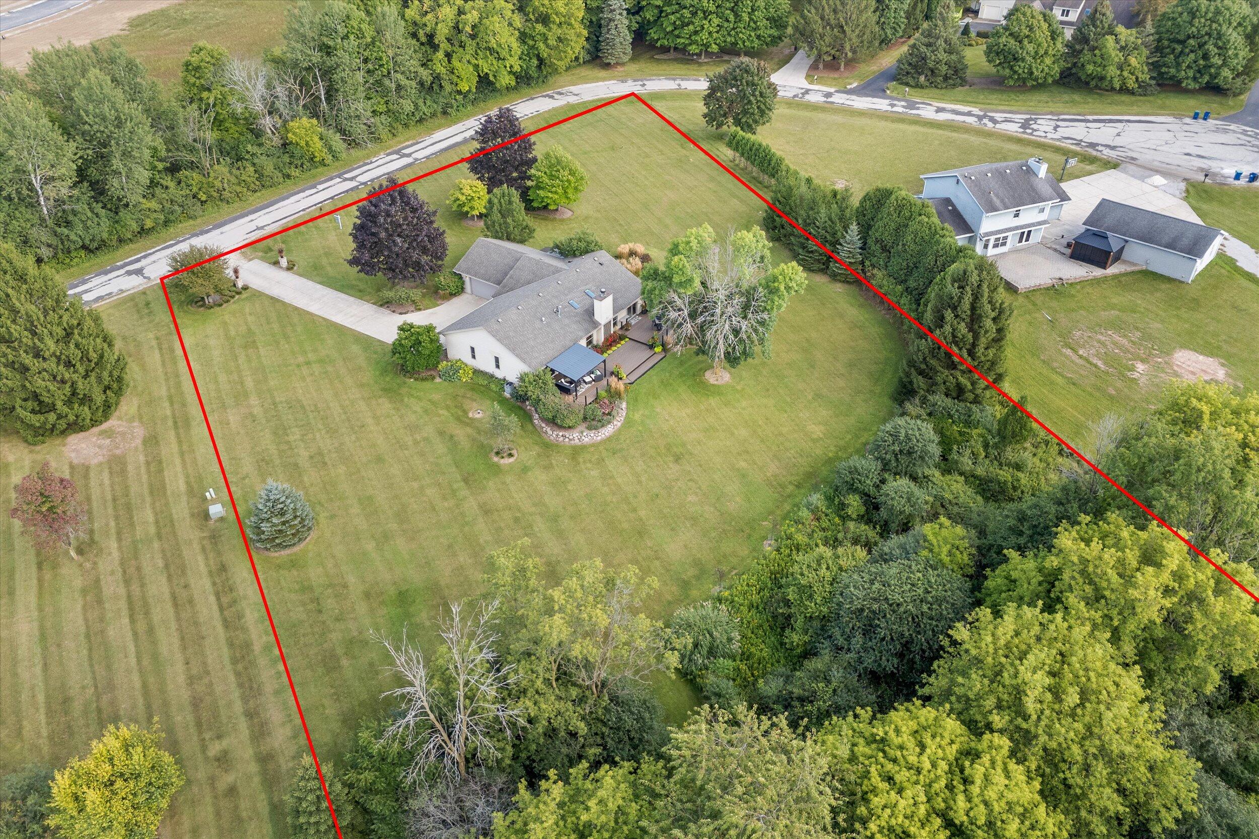 Grafton, Wisconsin, 53024, United States, 3 Bedrooms Bedrooms, ,2 BathroomsBathrooms,Residential,For Sale,1938836