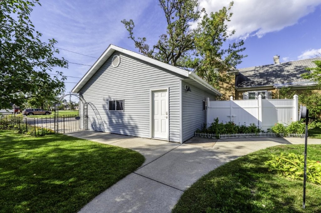 Bemidji, Minnesota, 56601, United States, 6 Bedrooms Bedrooms, ,2 BathroomsBathrooms,Residential,For Sale,2000102