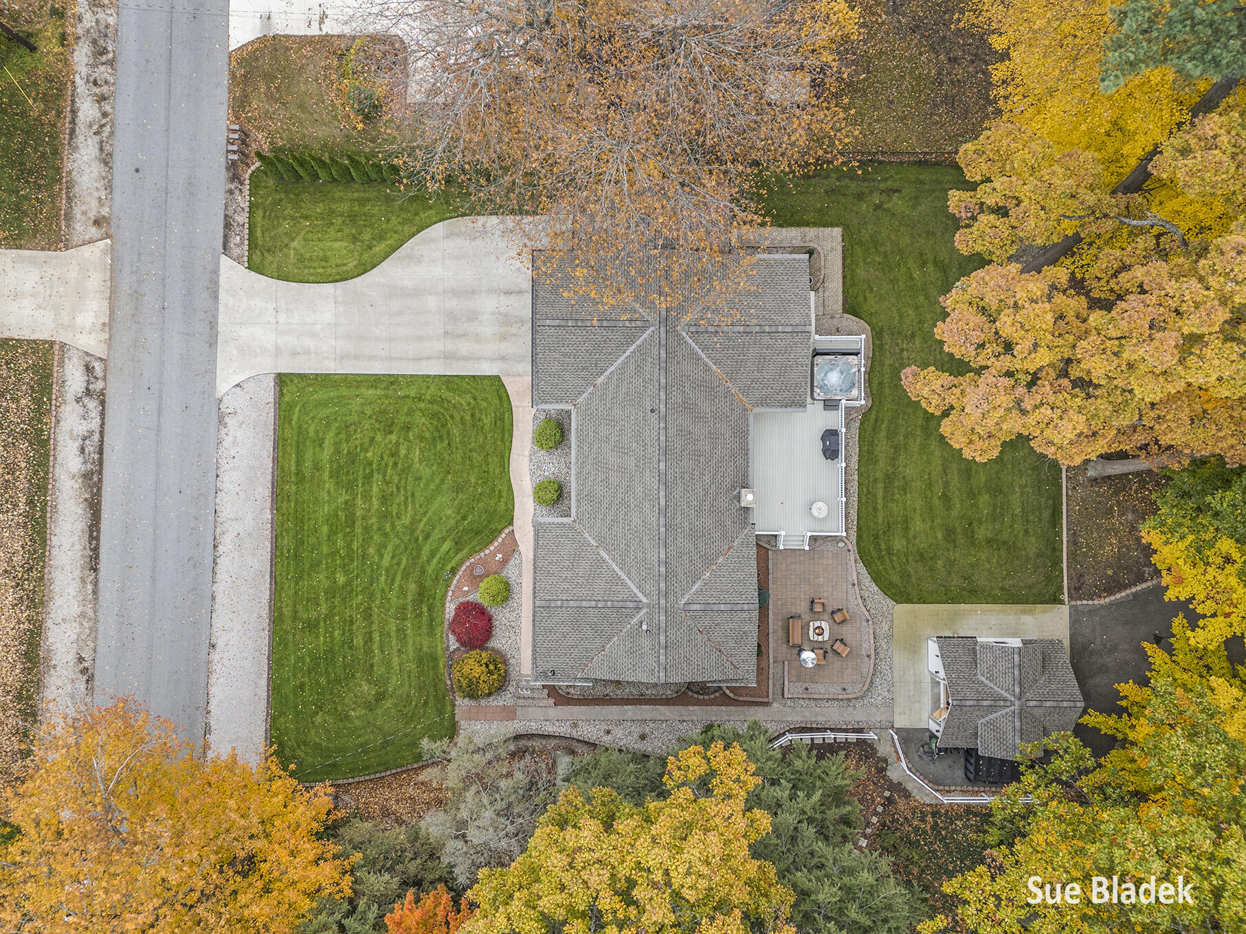 Holland, Michigan, 49424, United States, 3 Bedrooms Bedrooms, ,3 BathroomsBathrooms,Residential,For Sale,1989003