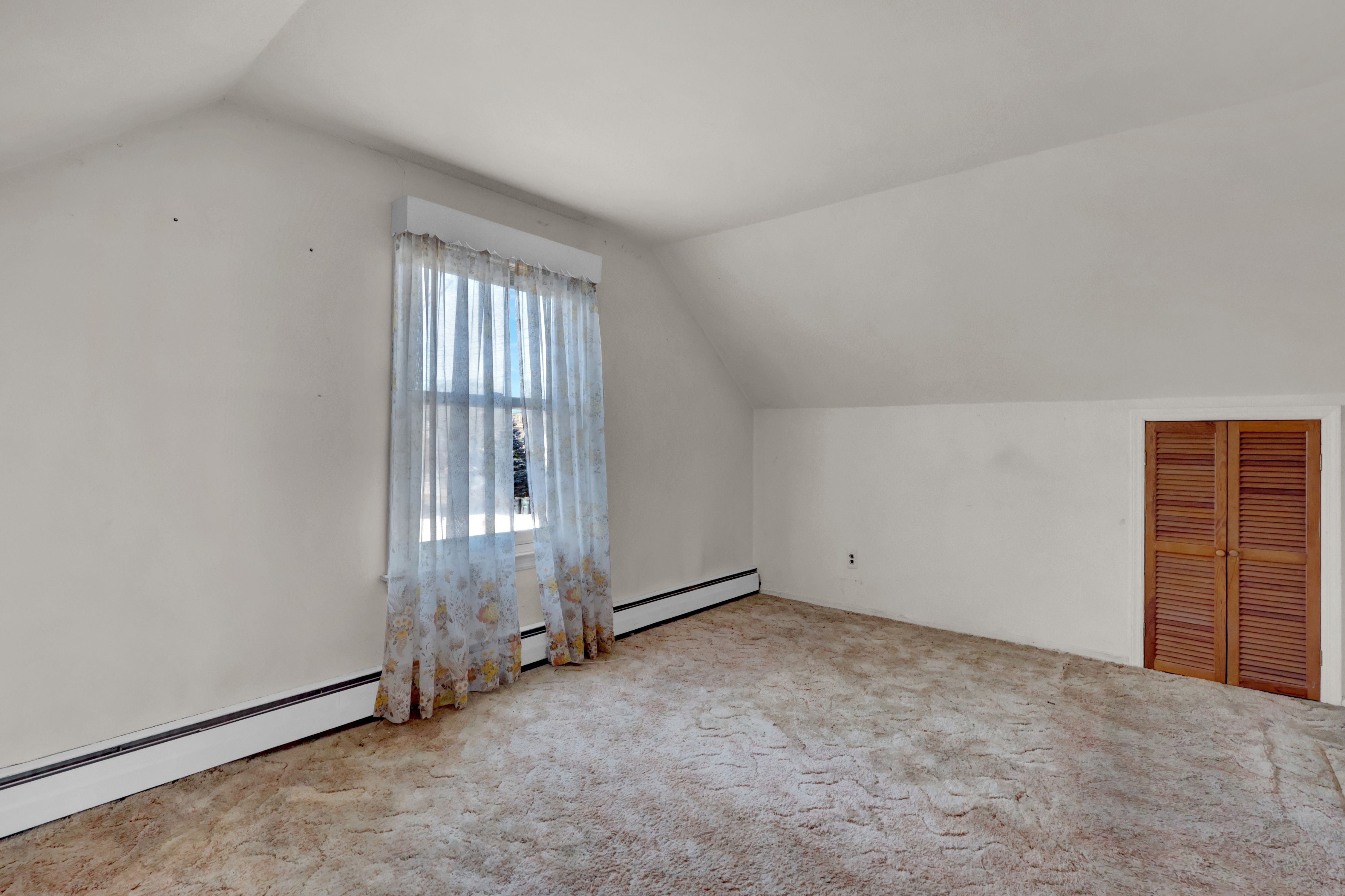 West Babylon, New York, 11704, United States, 4 Bedrooms Bedrooms, ,2 BathroomsBathrooms,Residential,For Sale,2010725