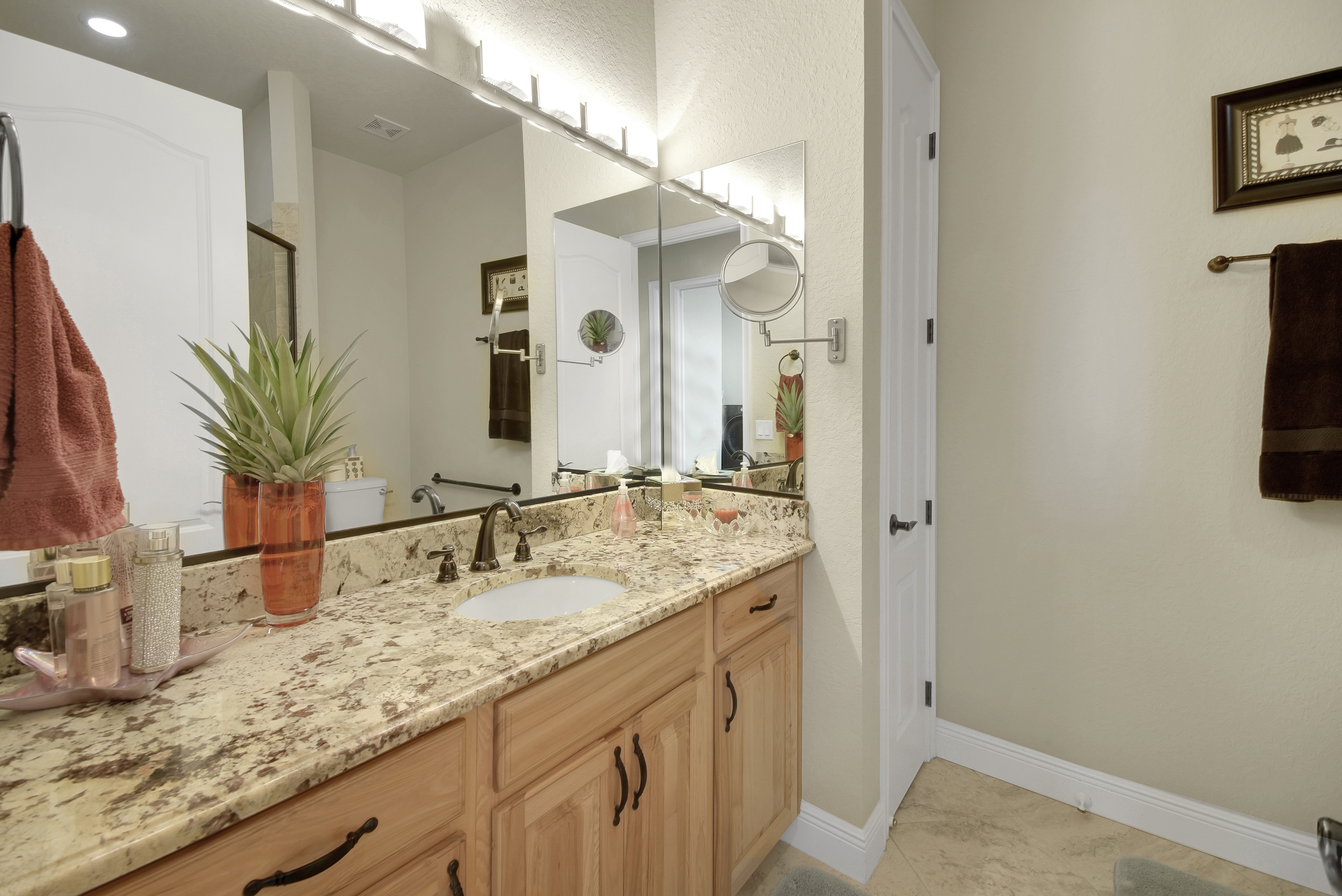 Weirsdale, Florida, 32195, United States, 4 Bedrooms Bedrooms, ,3 BathroomsBathrooms,Residential,For Sale,1900688