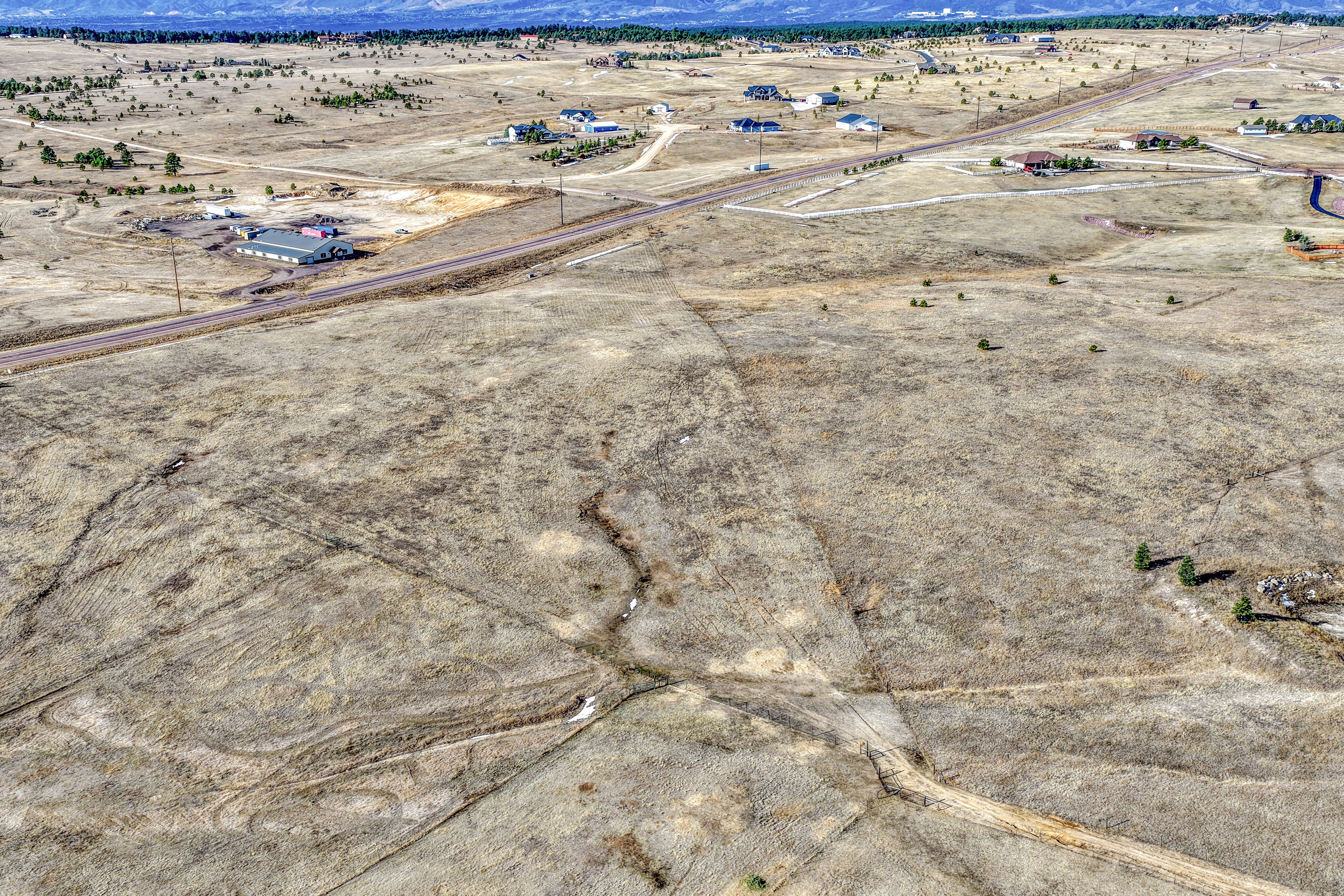  5 acres with mountain views in sought after Black Forest - 物件實景