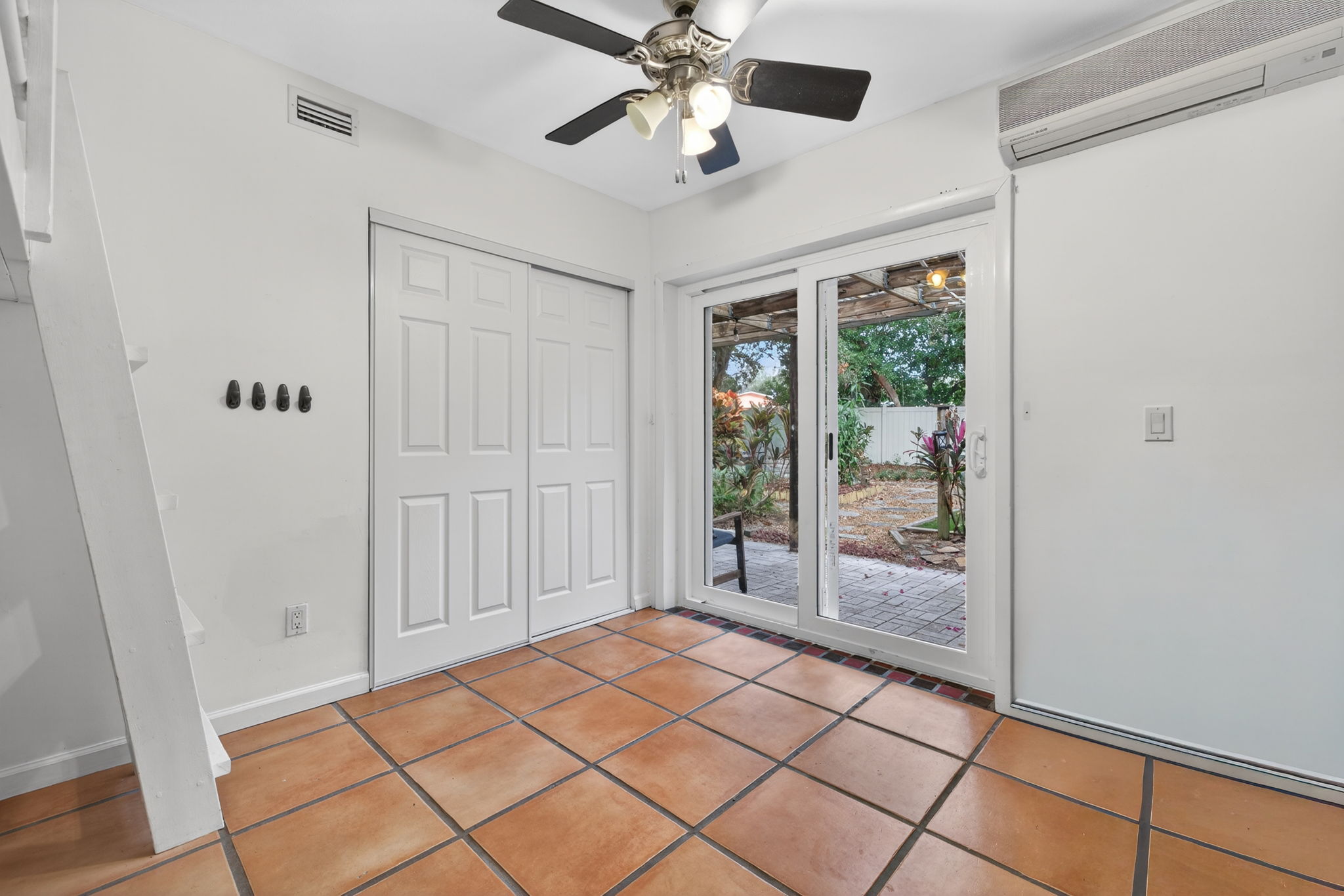 Clearwater, Florida, 33755, United States, 5 Bedrooms Bedrooms, ,3 BathroomsBathrooms,Residential,For Sale,2013064