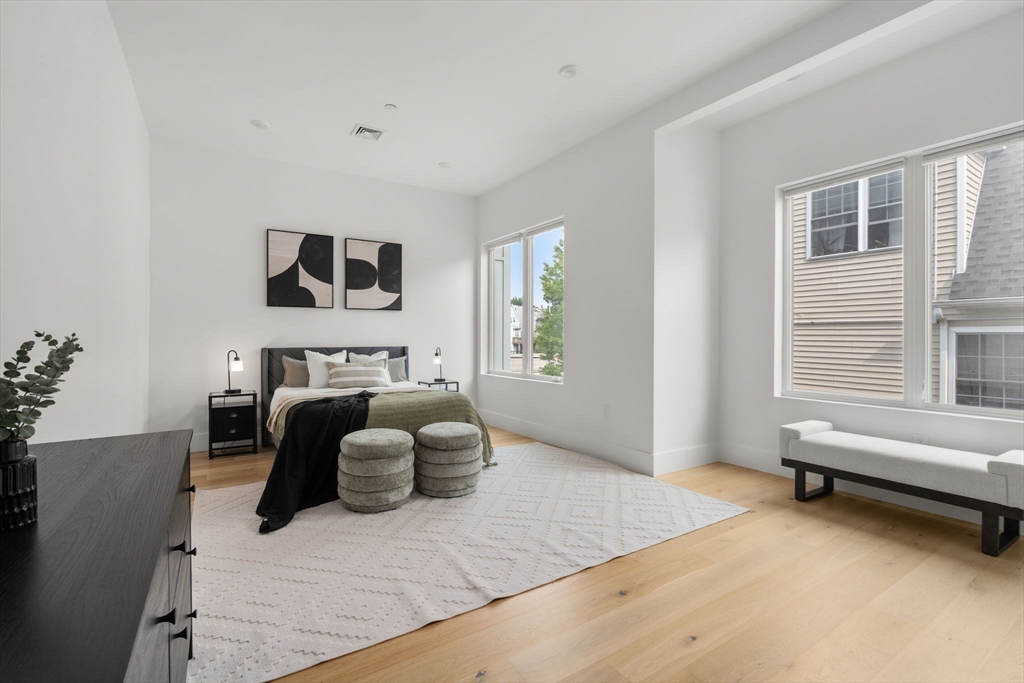 Somerville, Massachusetts, 02145, United States, 5 Bedrooms Bedrooms, ,5 BathroomsBathrooms,Residential,For Sale,1849882