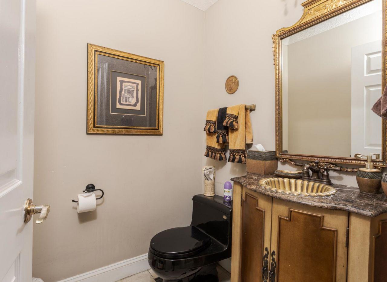 Bloomington, Illinois, 61704, United States, 6 Bedrooms Bedrooms, ,5 BathroomsBathrooms,Residential,For Sale,1793888