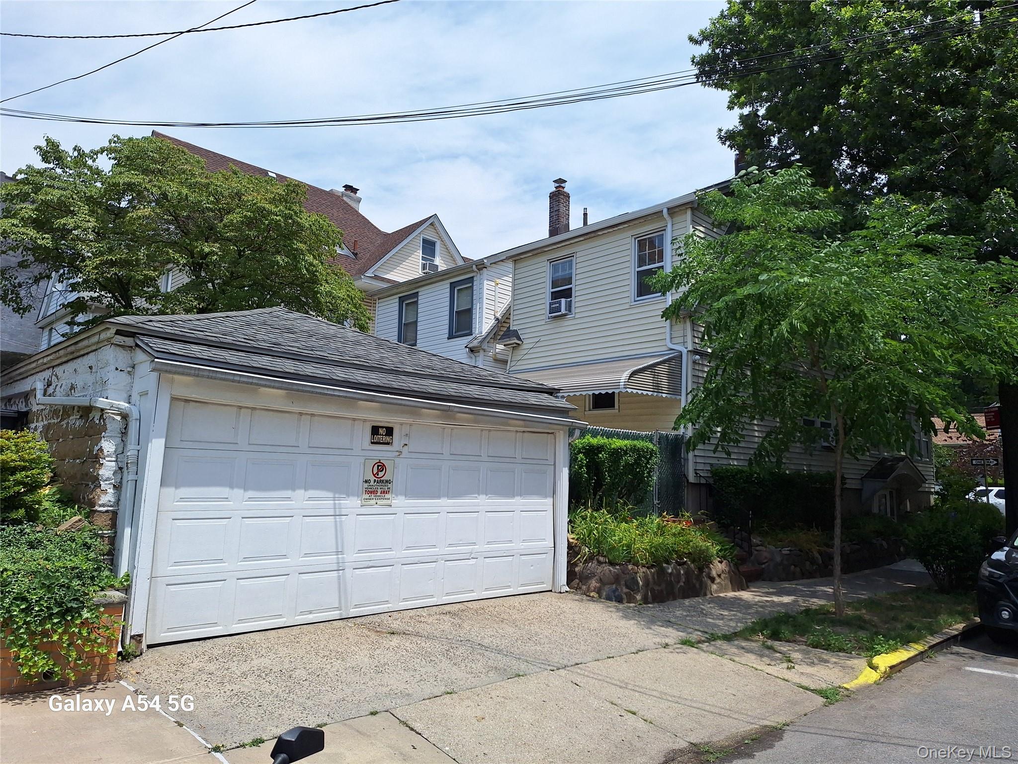Woodhaven, New York, 11421, United States, 4 Bedrooms Bedrooms, ,2 BathroomsBathrooms,Residential,For Sale,2048228
