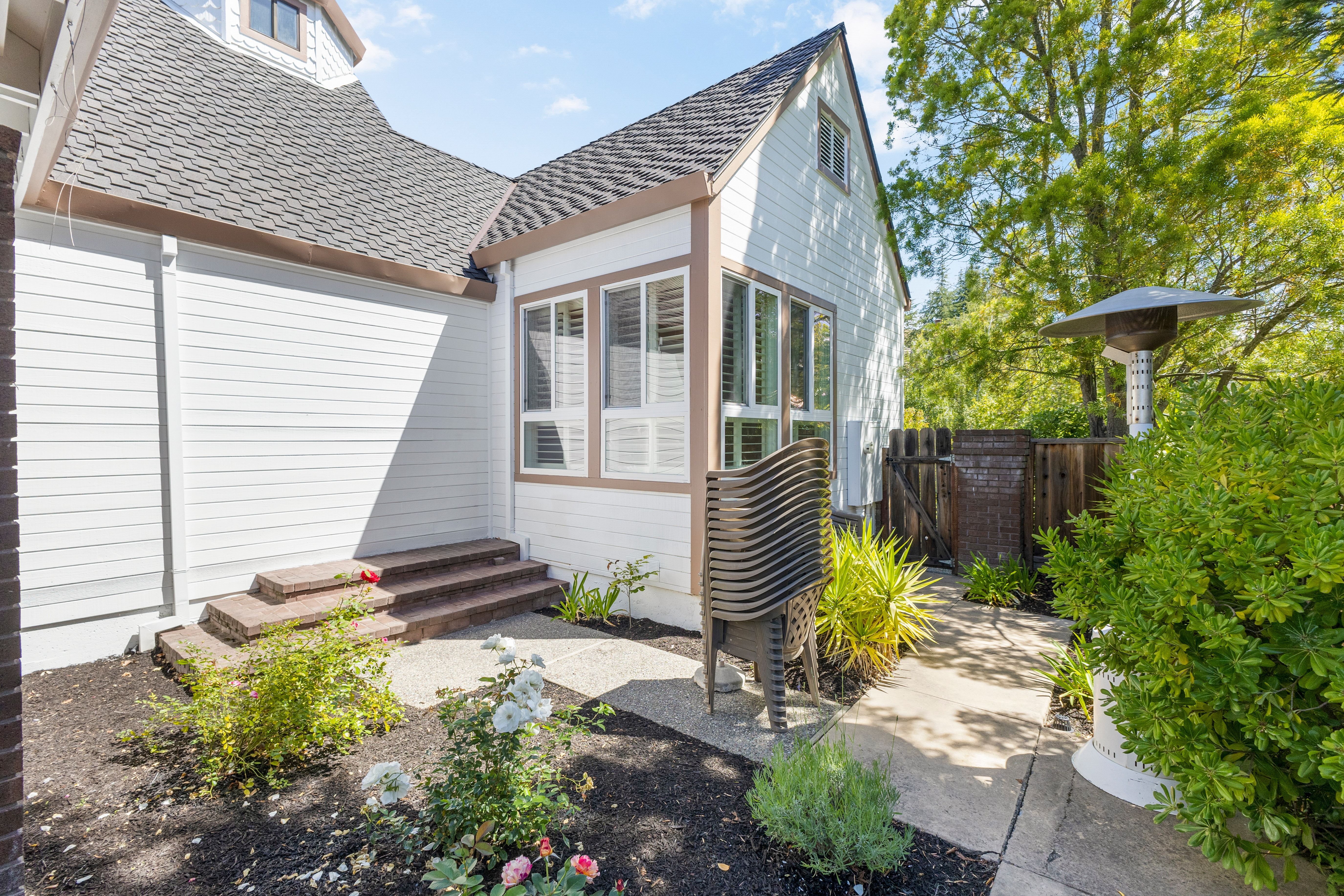  Elegant Custom Home in Gated Silver Maple - 物件實景