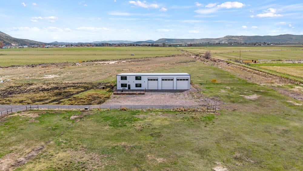 Klamath Falls, Oregon, 97603, United States, 3 Bedrooms Bedrooms, ,3 BathroomsBathrooms,Residential,For Sale,1878382