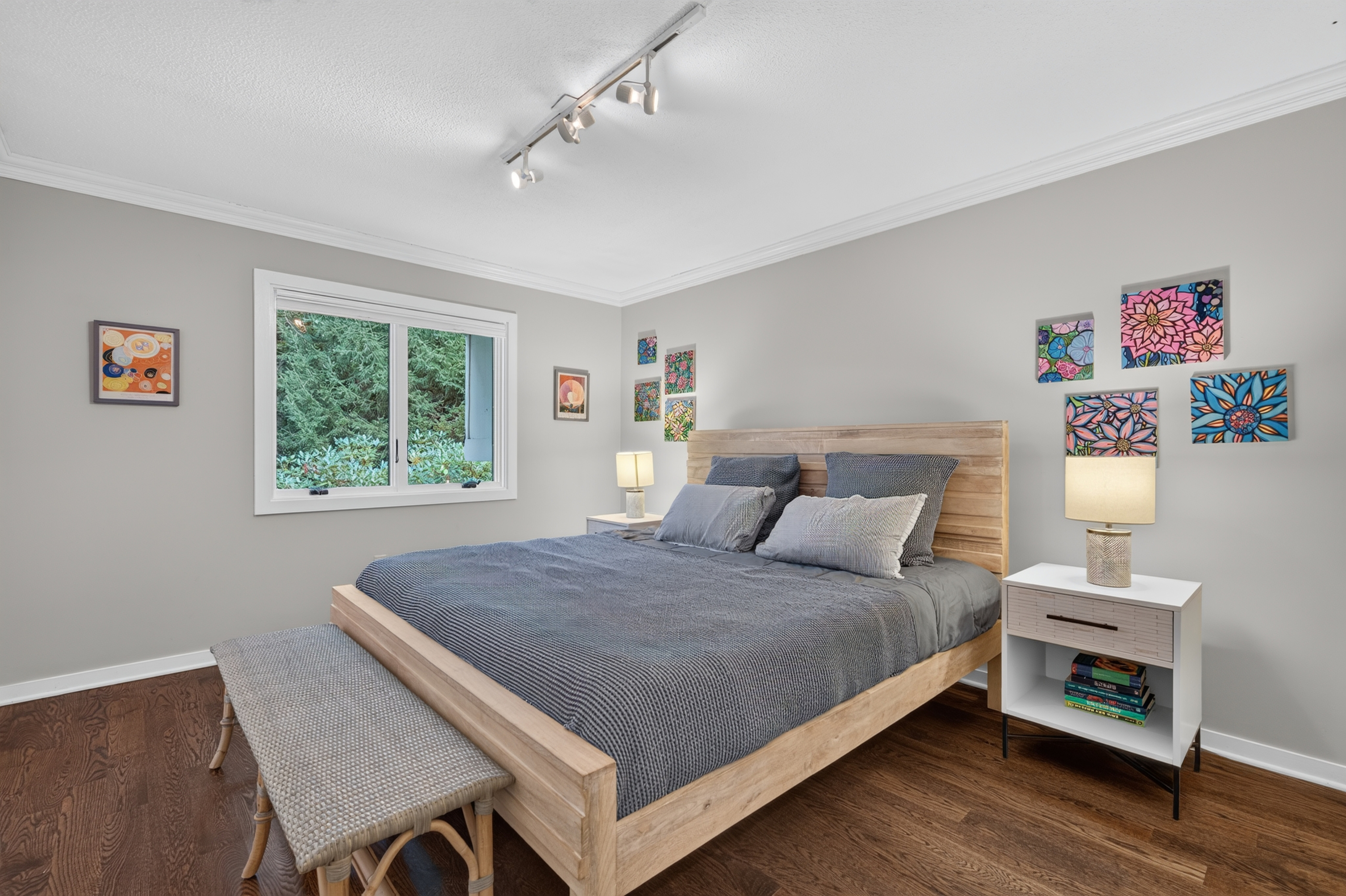  Immaculate Home with Classic Versatile Design Offers Privacy - 物件實景