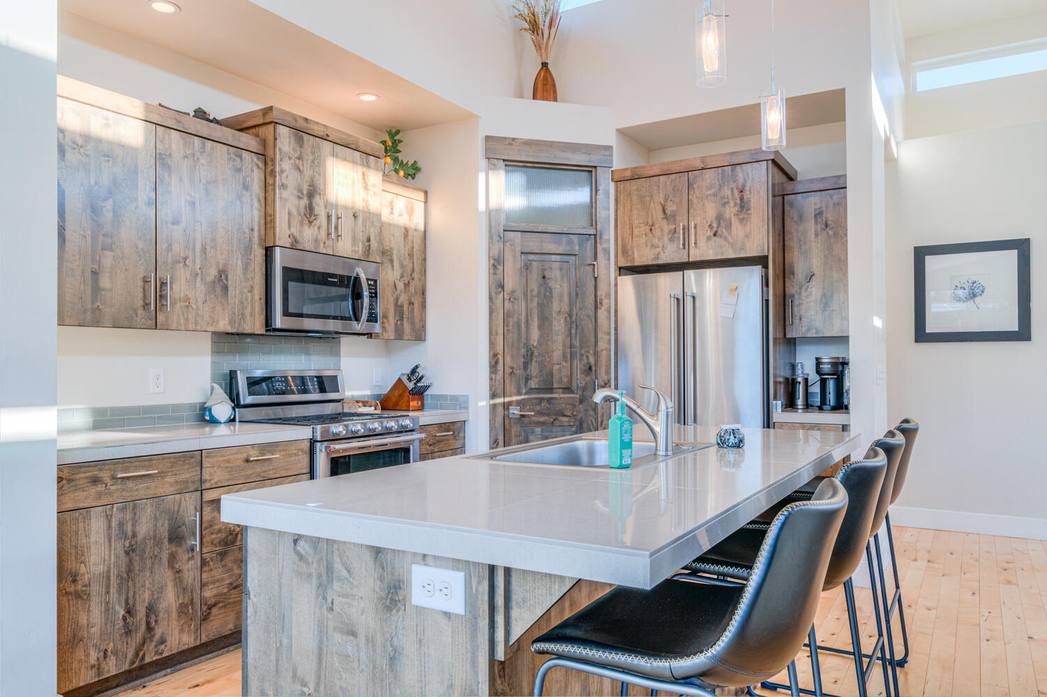 Bend, Oregon, 97703, United States, 3 Bedrooms Bedrooms, ,2 BathroomsBathrooms,Residential,For Sale,2005766