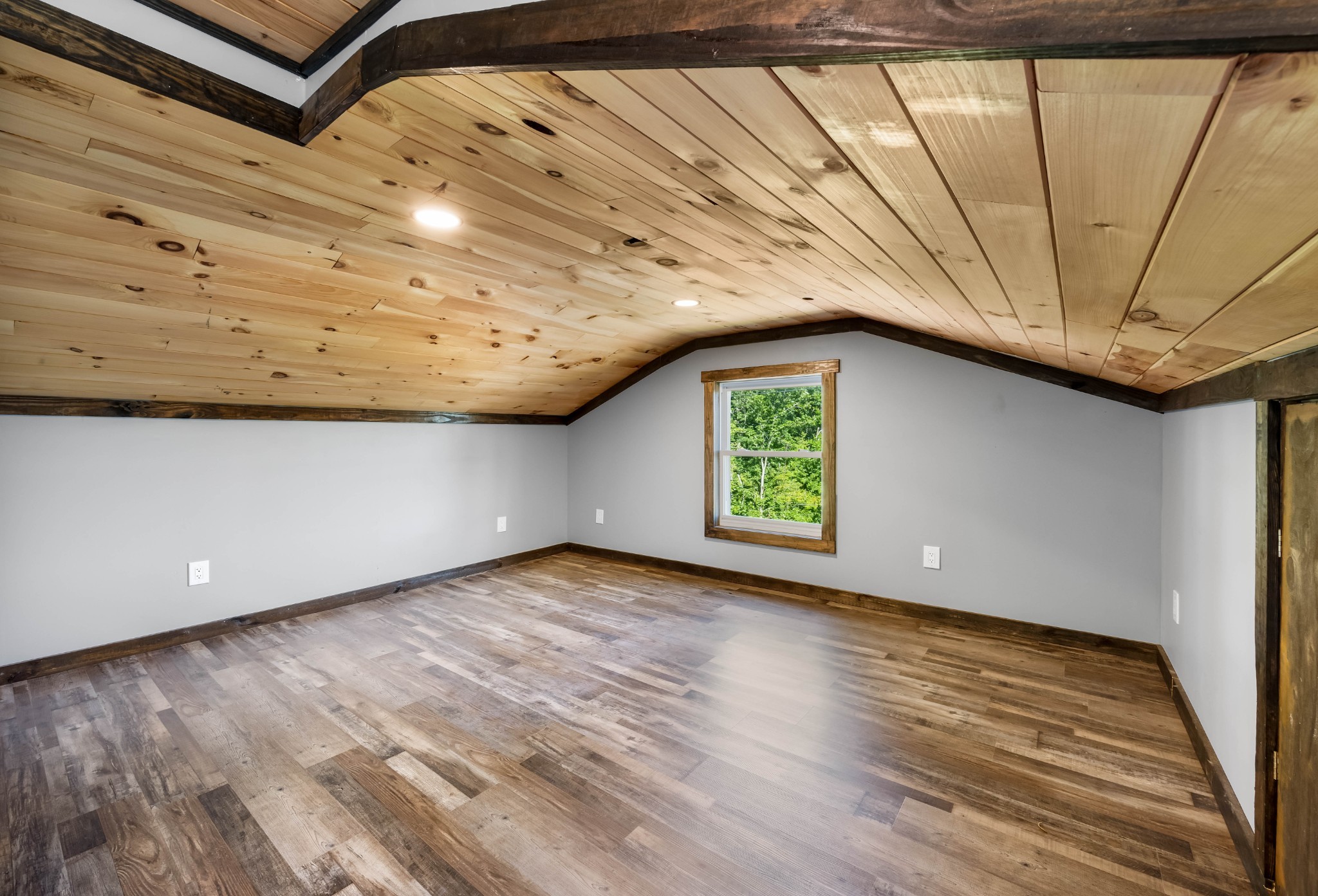 Dover, Tennessee, 37058, United States, 2 Bedrooms Bedrooms, ,2 BathroomsBathrooms,Residential,For Sale,2007547