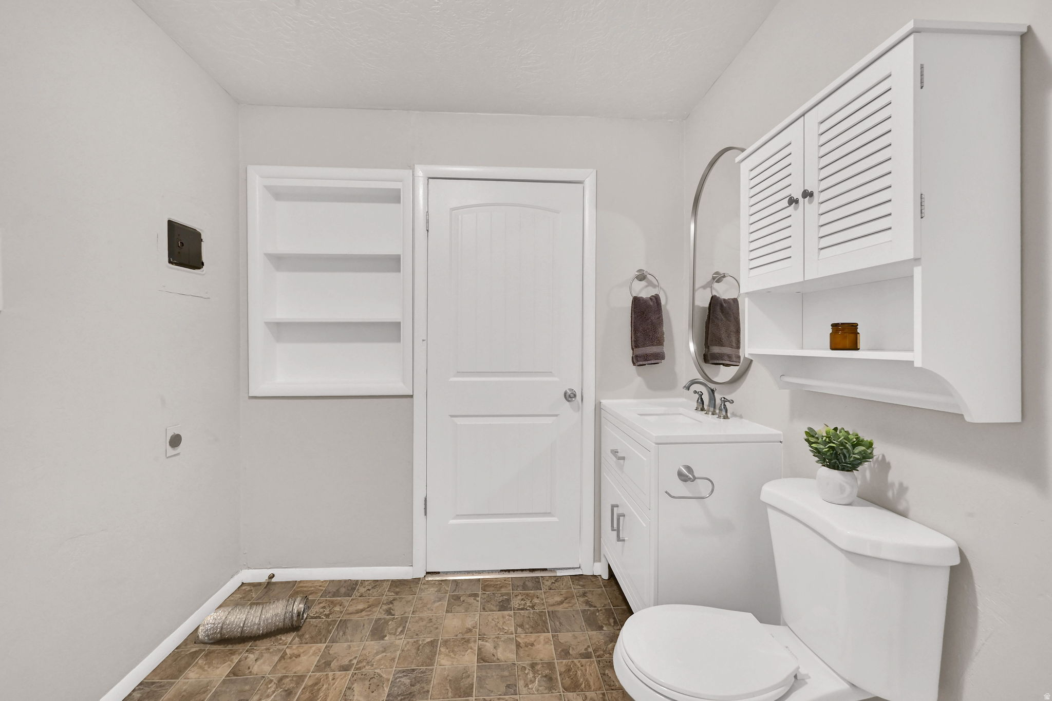 Murray, Utah, 84107, United States, 3 Bedrooms Bedrooms, ,2 BathroomsBathrooms,Residential,For Sale,1999018