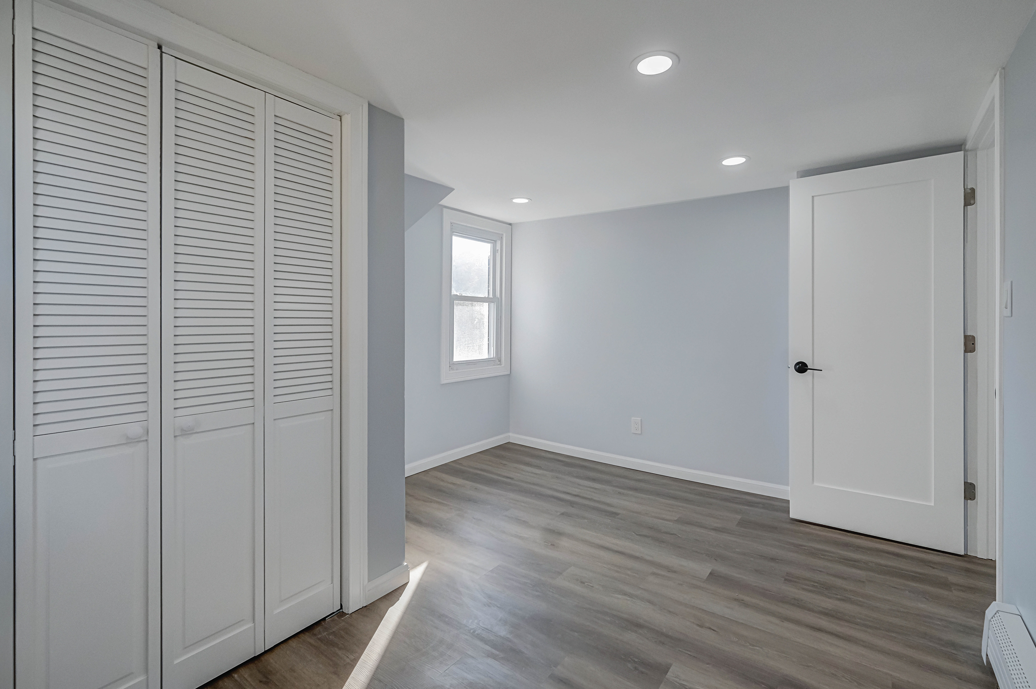 Copiague, New York, 11726, United States, 5 Bedrooms Bedrooms, ,2 BathroomsBathrooms,Residential,For Sale,1923423