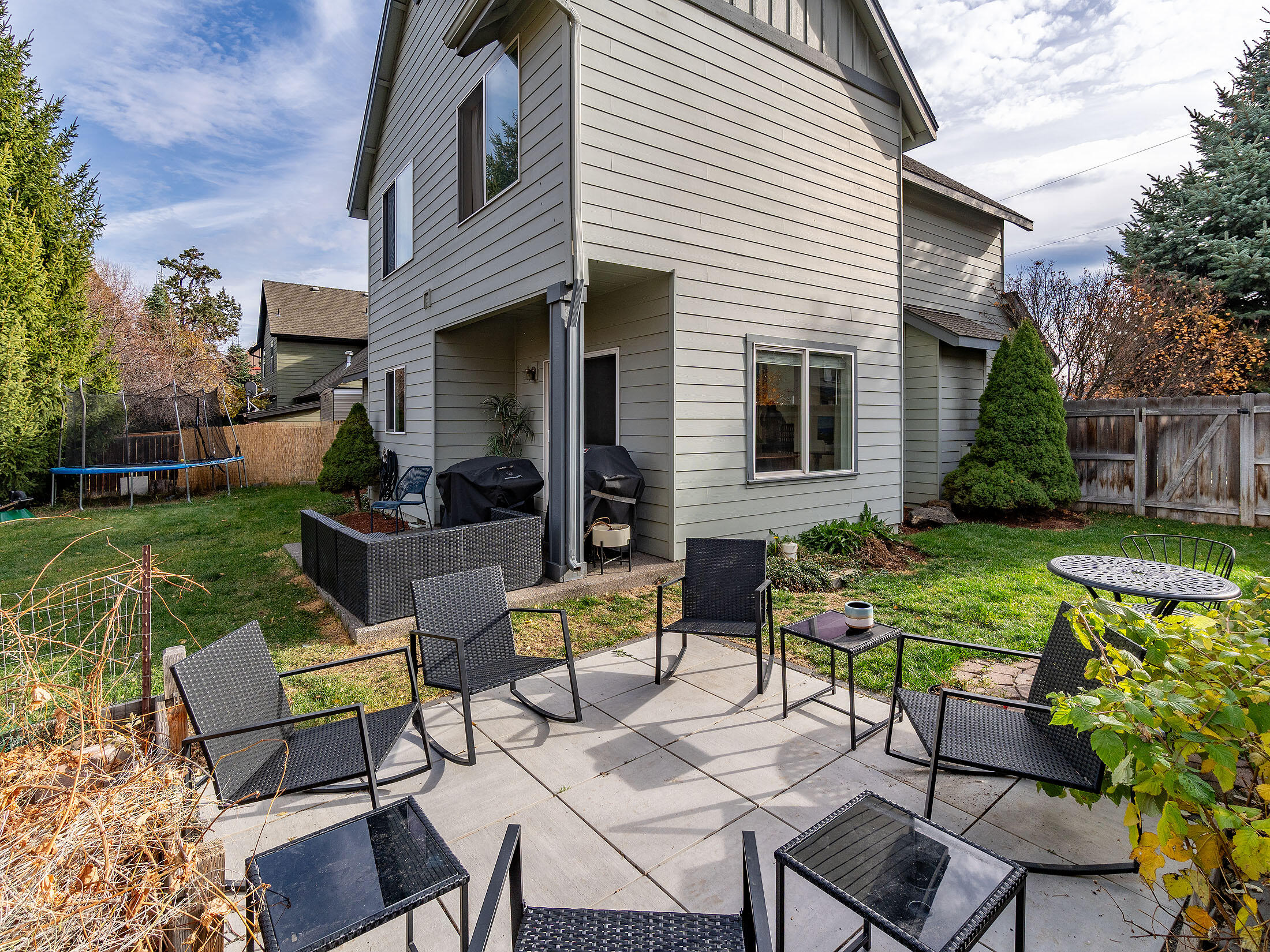 Bend, Oregon, 97701, United States, 3 Bedrooms Bedrooms, ,3 BathroomsBathrooms,Residential,For Sale,1991752