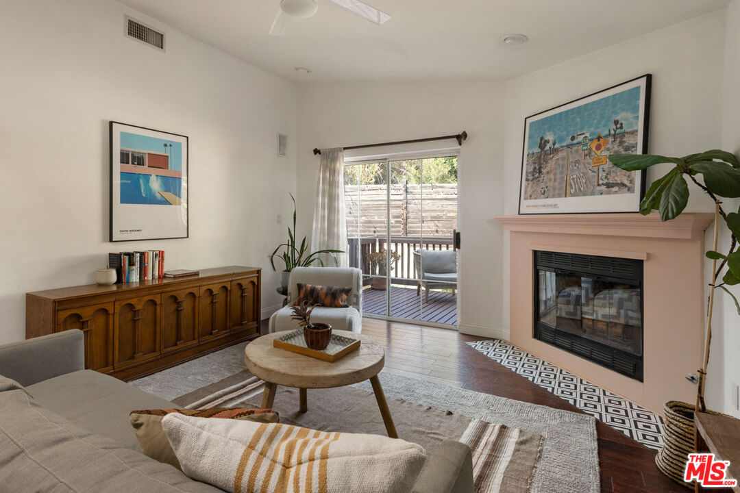 Los Angeles, California, 90039, United States, 3 Bedrooms Bedrooms, ,4 BathroomsBathrooms,Residential,For Sale,1924796