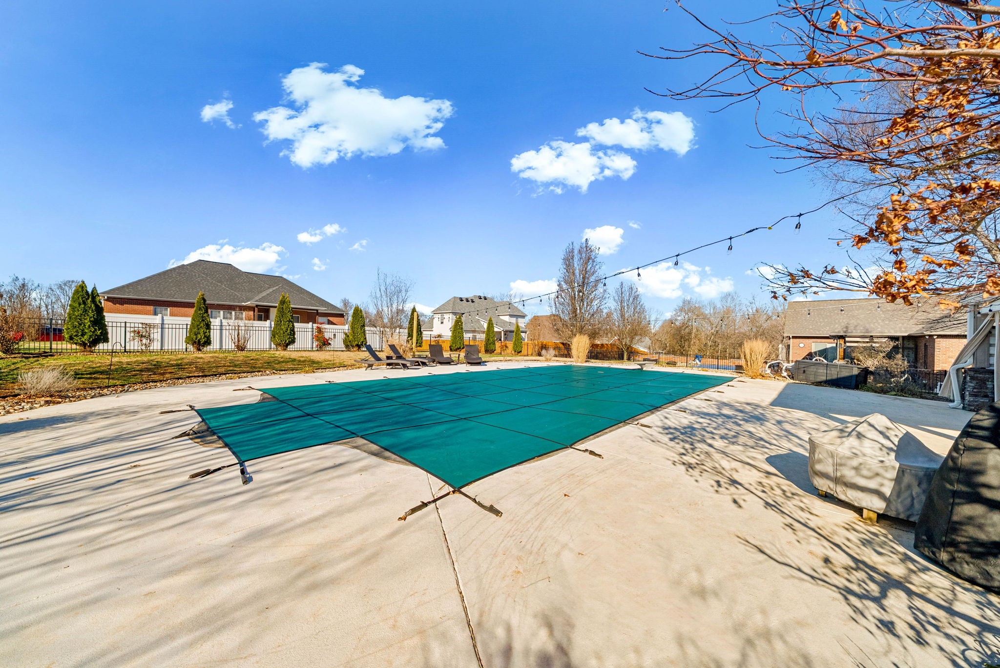 Clarksville, Tennessee, 37043, United States, 5 Bedrooms Bedrooms, ,3 BathroomsBathrooms,Residential,For Sale,2009051