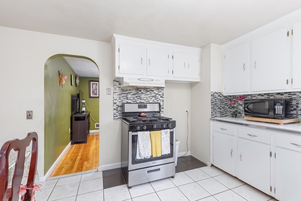 Waltham, Massachusetts, 02451, United States, 3 Bedrooms Bedrooms, ,2 BathroomsBathrooms,Residential,For Sale,1894263