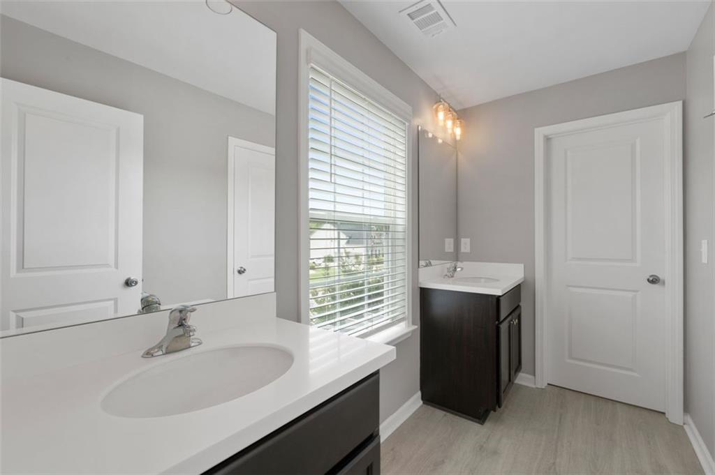 Cumming, Georgia, 30028, United States, 5 Bedrooms Bedrooms, ,4 BathroomsBathrooms,Residential,For Sale,1828216