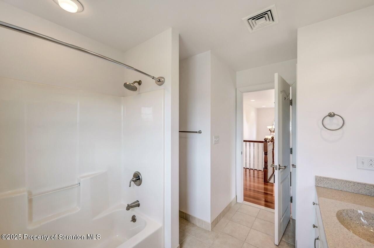 Throop, Pennsylvania, 18512, United States, 3 Bedrooms Bedrooms, ,3 BathroomsBathrooms,Residential,For Sale,1889511