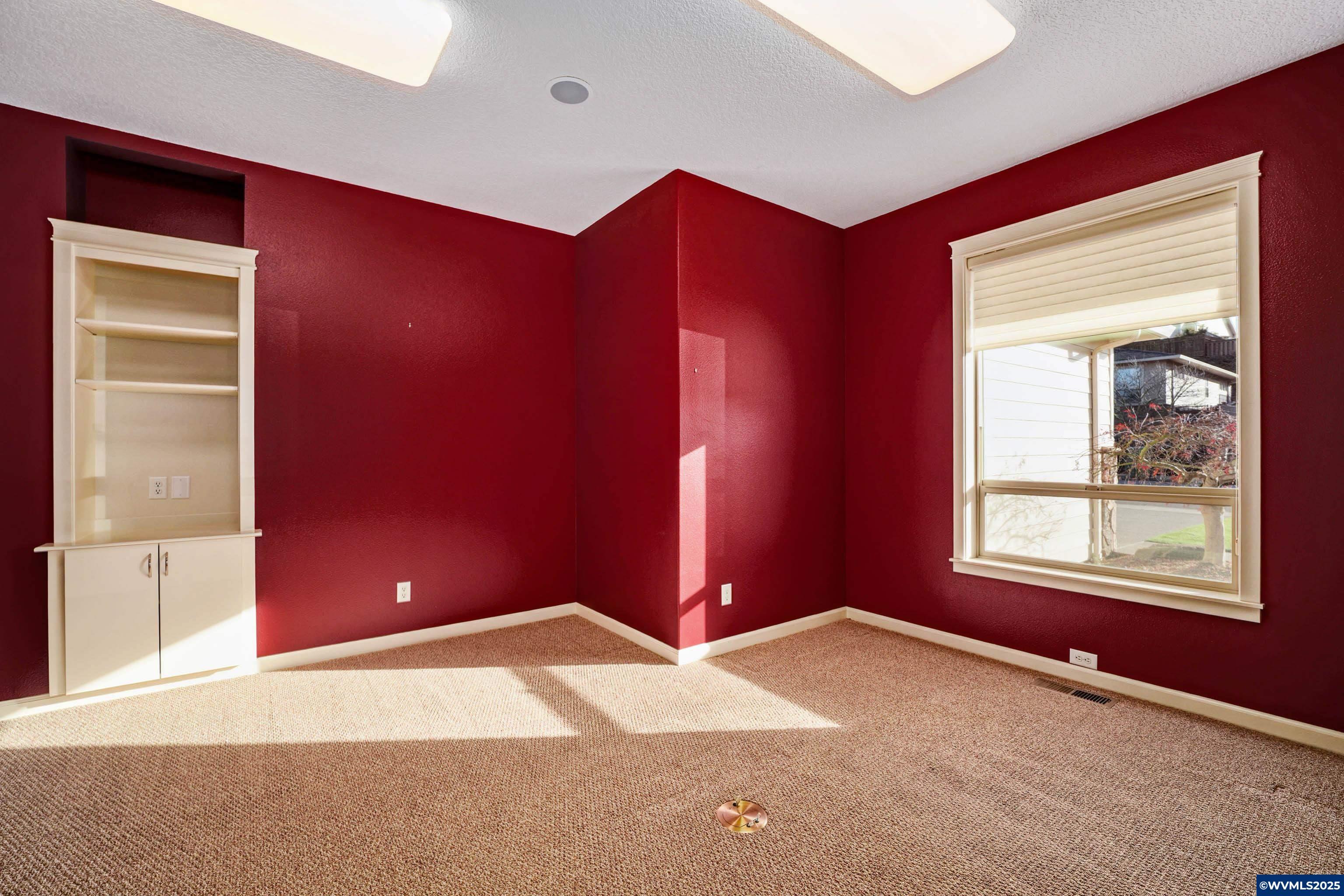 Salem, Oregon, 97306, United States, 3 Bedrooms Bedrooms, ,3 BathroomsBathrooms,Residential,For Sale,1989226