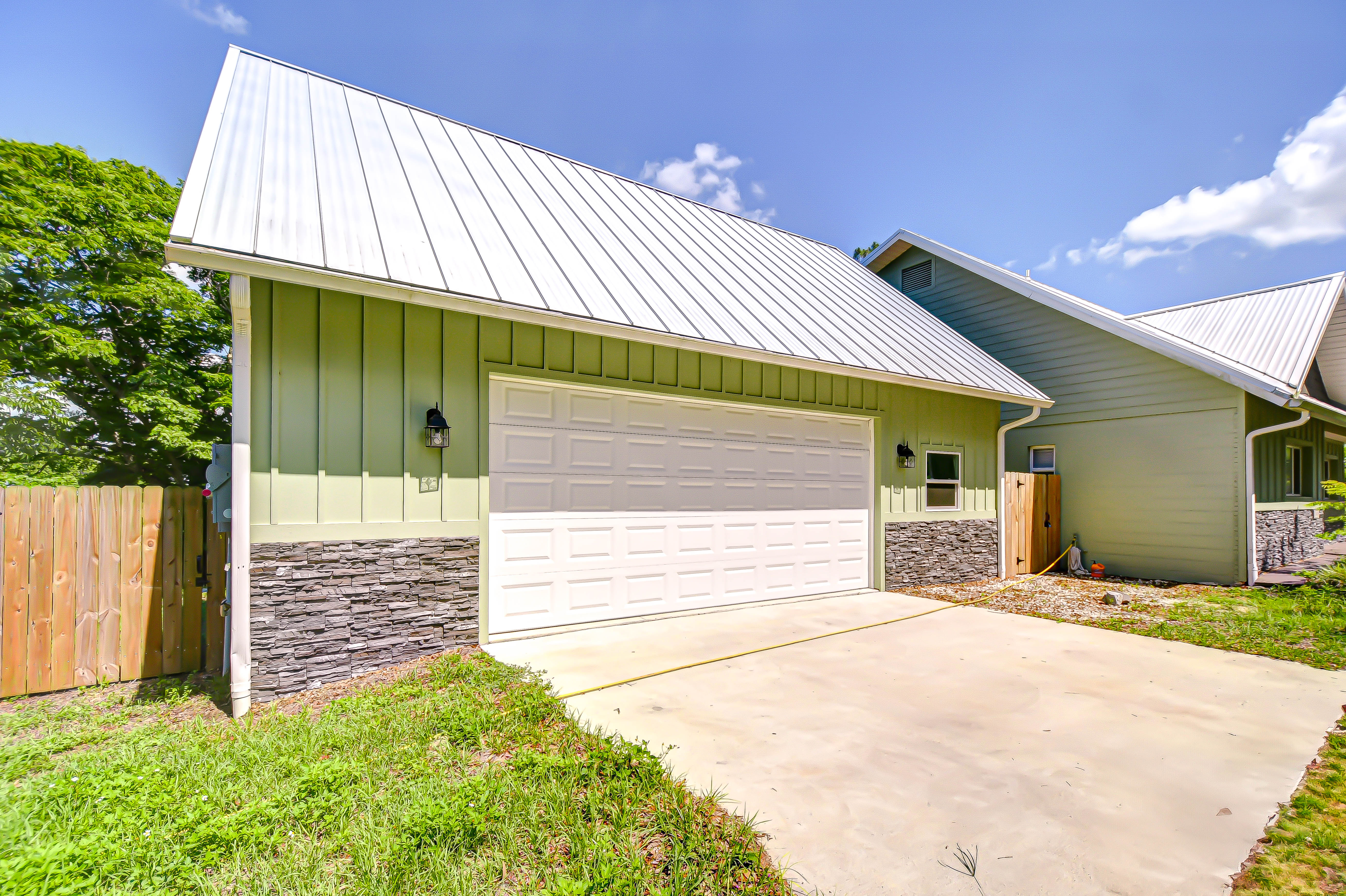 Dade City, Florida, 33523, United States, 4 Bedrooms Bedrooms, ,3 BathroomsBathrooms,Residential,For Sale,1873323