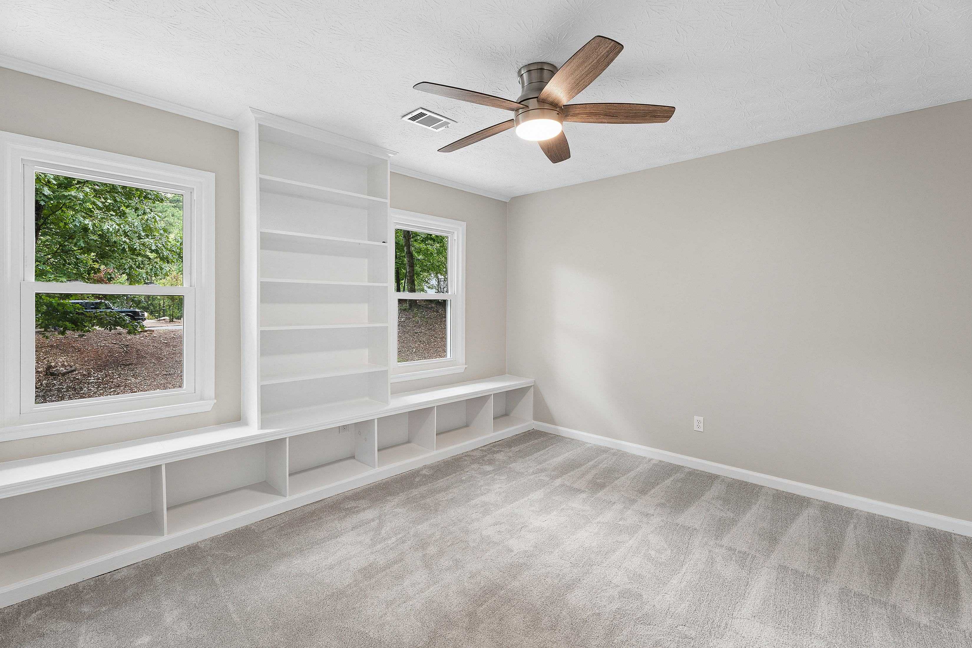  Beautifully Updated Two-story Traditional Home Nestled on a Quiet Cul-de-sac - 物件實景