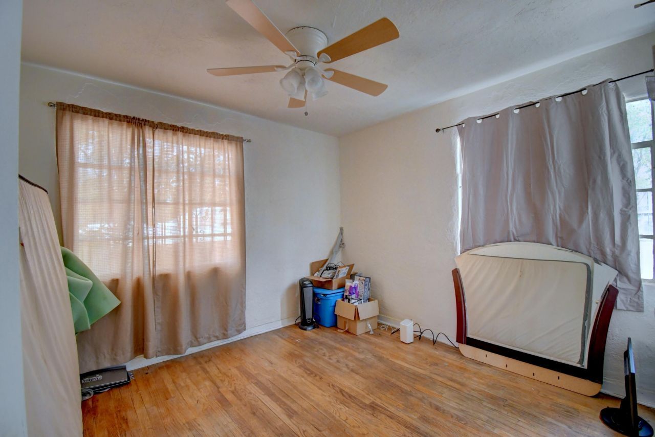 Albuquerque, New Mexico, 87106, United States, 4 Bedrooms Bedrooms, ,3 BathroomsBathrooms,Residential,For Sale,1963751