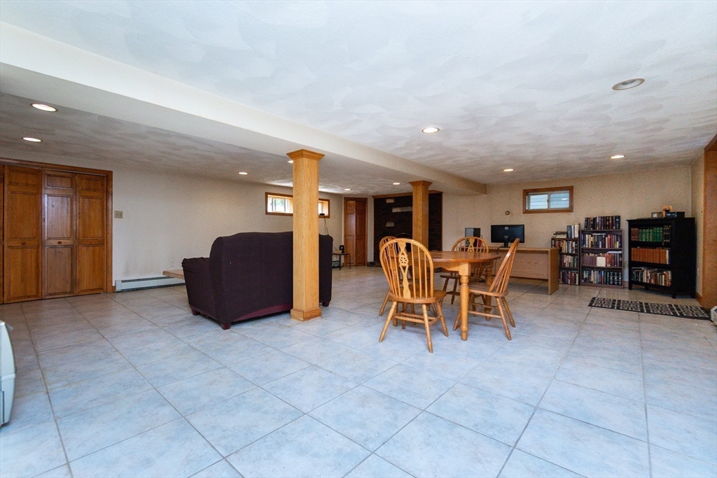 Saugus, Massachusetts, 01906, United States, 3 Bedrooms Bedrooms, ,2 BathroomsBathrooms,Residential,For Sale,1982387