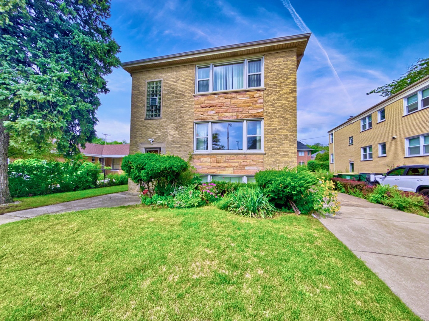 Lincolnwood, Illinois, 60712, United States, 8 Bedrooms Bedrooms, ,Residential,For Sale,1984264