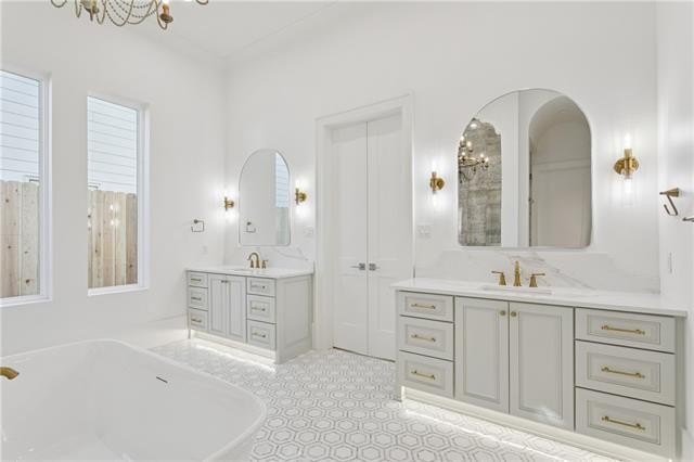 Metairie, Louisiana, 70005, United States, 6 Bedrooms Bedrooms, ,5 BathroomsBathrooms,Residential,For Sale,2010841