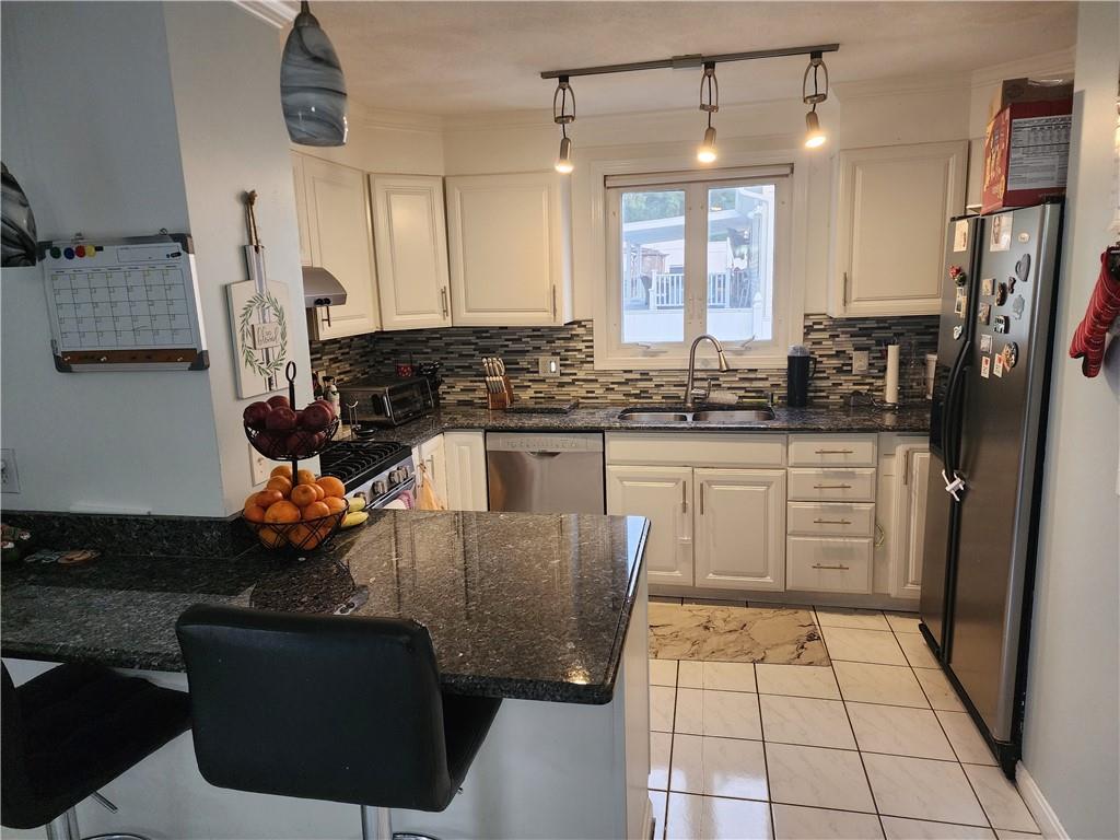 North Providence, Rhode Island, 02904, United States, 3 Bedrooms Bedrooms, ,3 BathroomsBathrooms,Residential,For Sale,1930462
