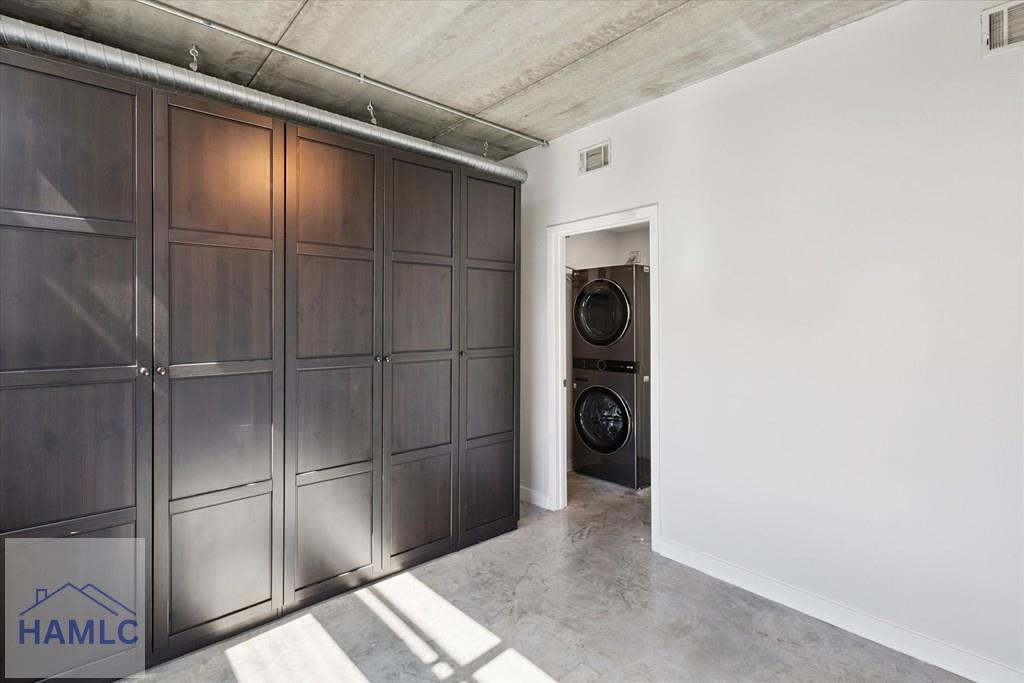 Savannah, Georgia, 31401, United States, 2 Bedrooms Bedrooms, ,3 BathroomsBathrooms,Residential,For Sale,1957679