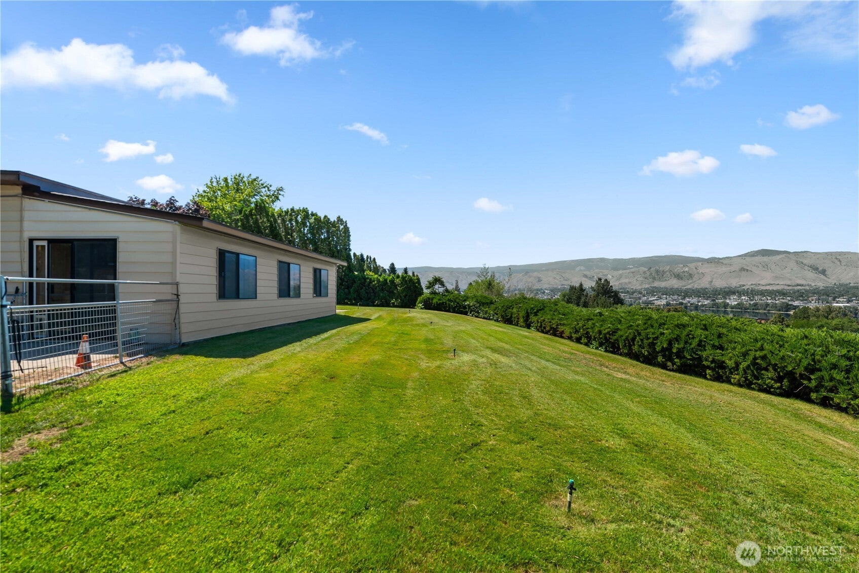 East Wenatchee, Washington, 98802, United States, 3 Bedrooms Bedrooms, ,1 BathroomBathrooms,Residential,For Sale,1890394