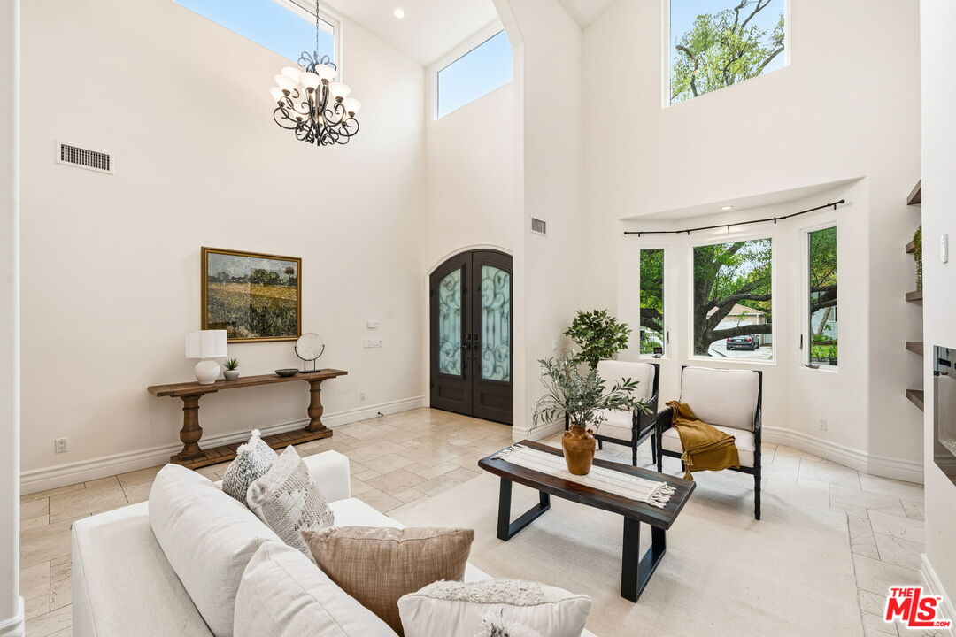 Encino, California, 91436, United States, 4 Bedrooms Bedrooms, ,3 BathroomsBathrooms,Residential,For Sale,1988091