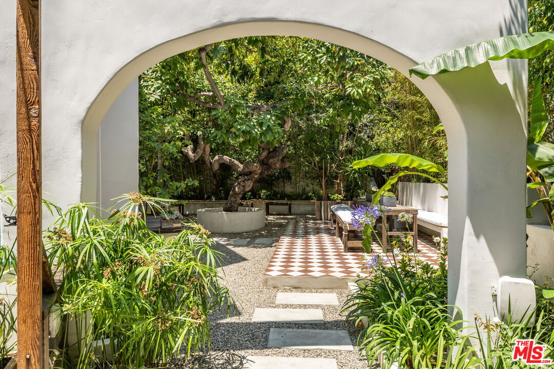 Los Angeles, California, 90069, United States, 4 Bedrooms Bedrooms, ,4 BathroomsBathrooms,Residential,For Sale,1911596